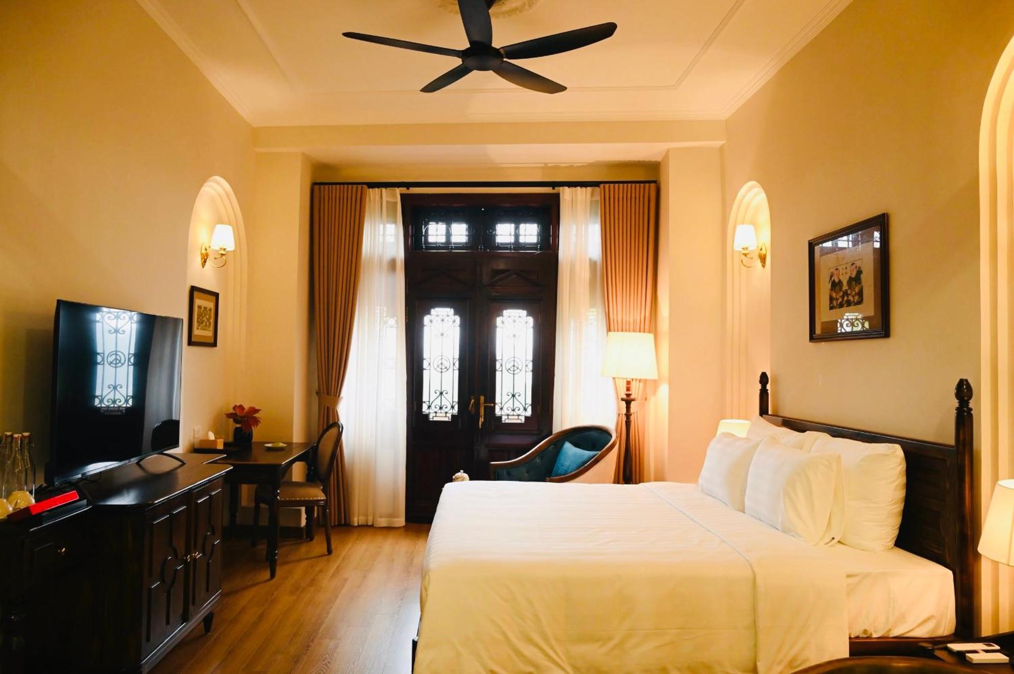 Hotel La Belle Maison