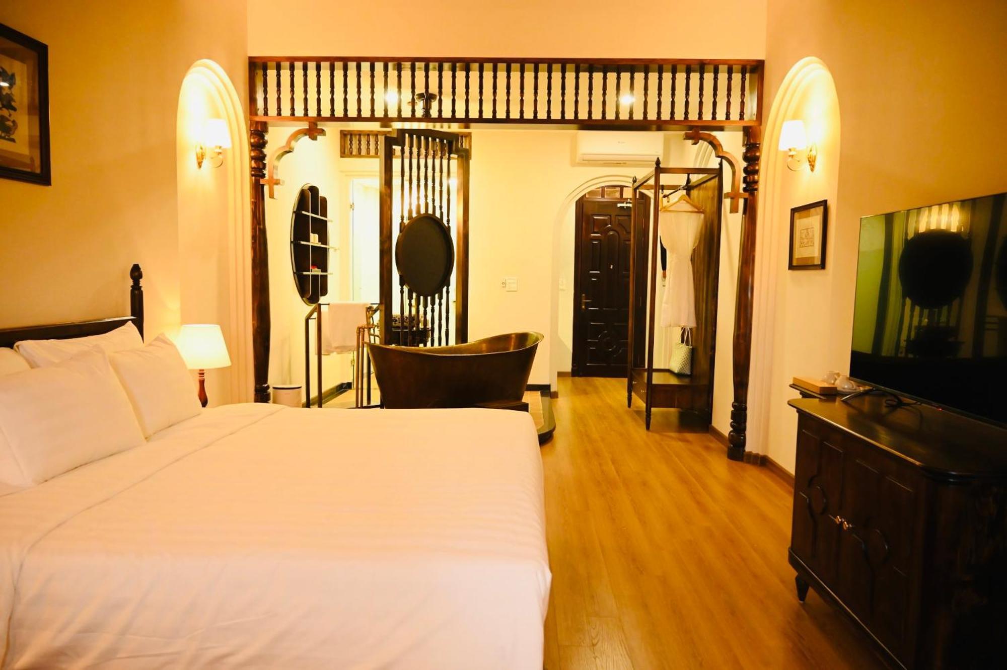 Hotel La Belle Maison