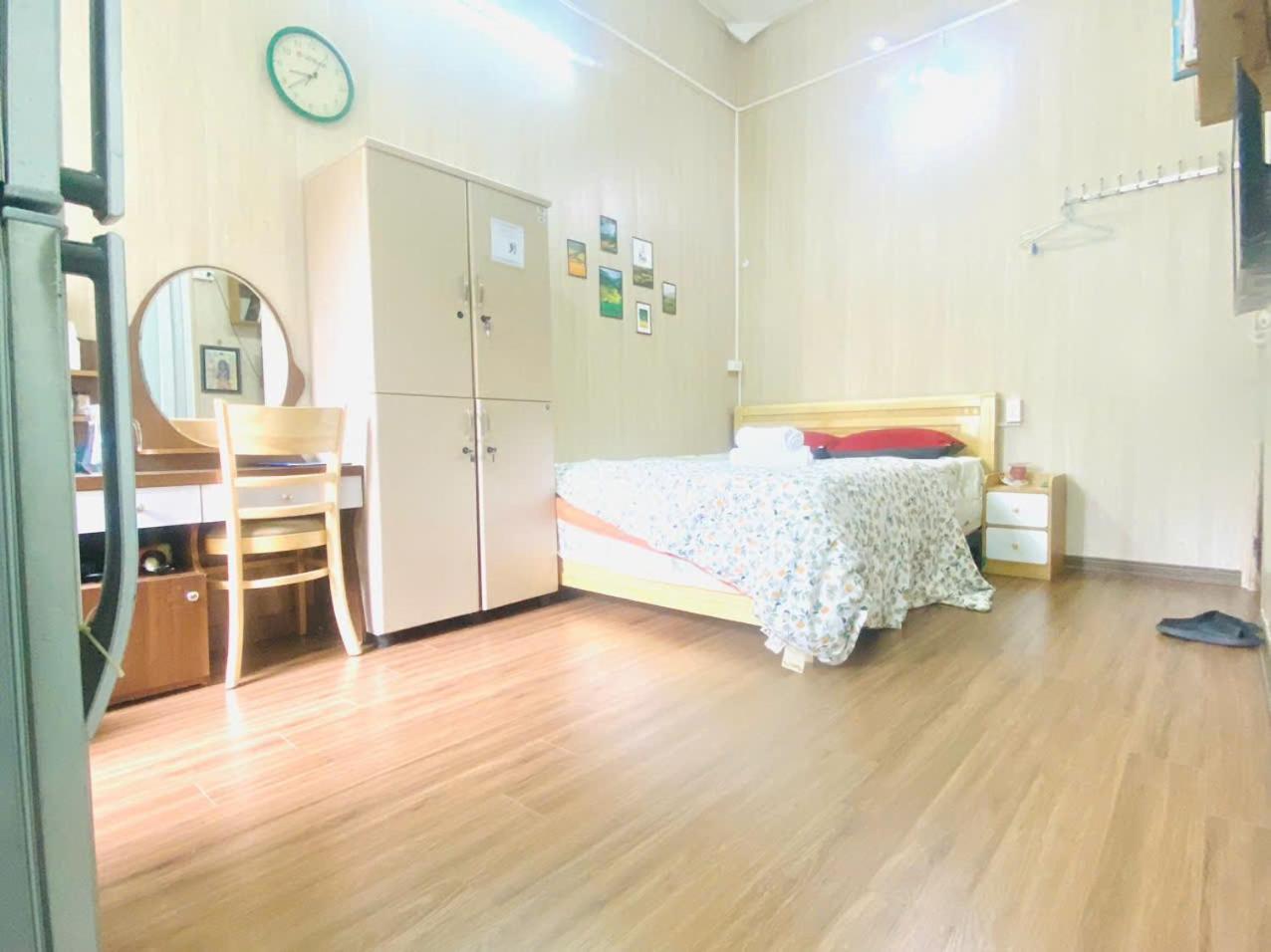 Cozy With Large Bed, Private Bathroom, Large Balcony *