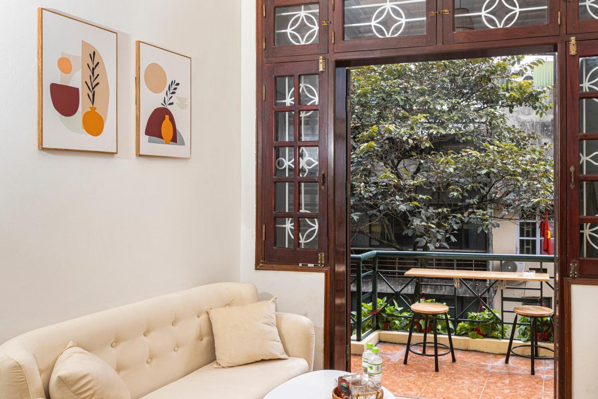 Apartment Sunny Balcony In Old Quarter With Netflix And Free Laundry Hanoi