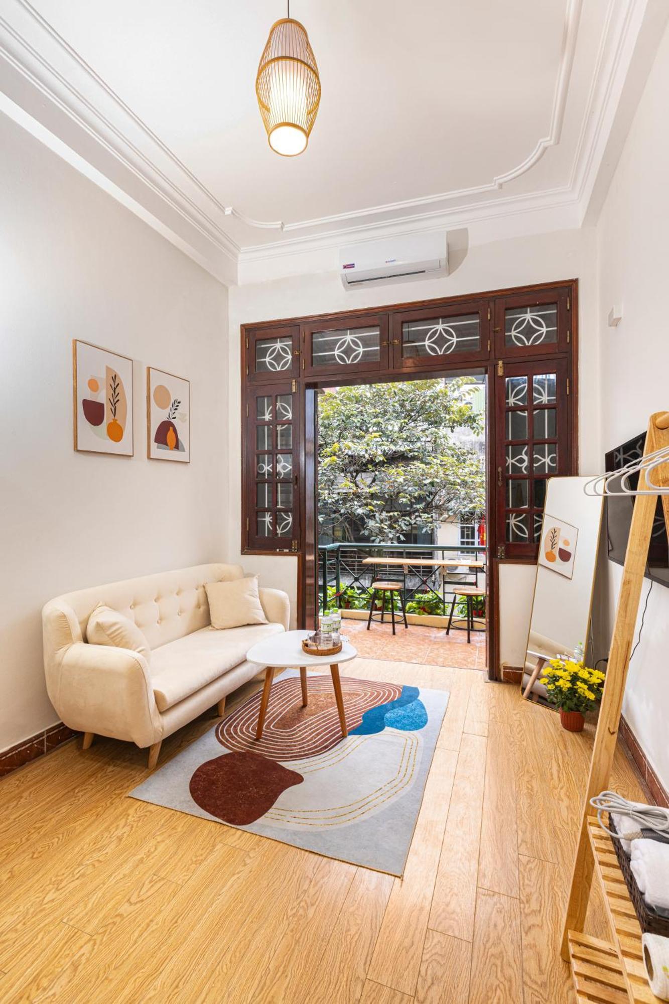 Sunny Balcony In Old Quarter With Netflix And Free Laundry *