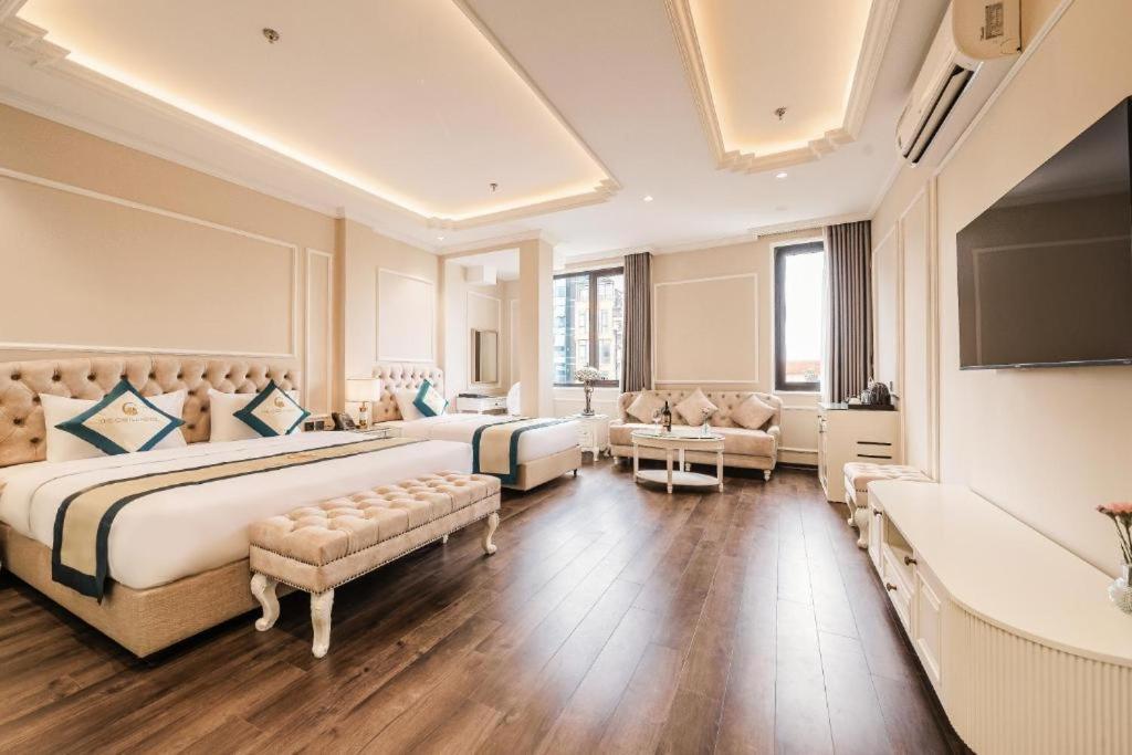 Long Bien Castle By Acc Hotel 3*