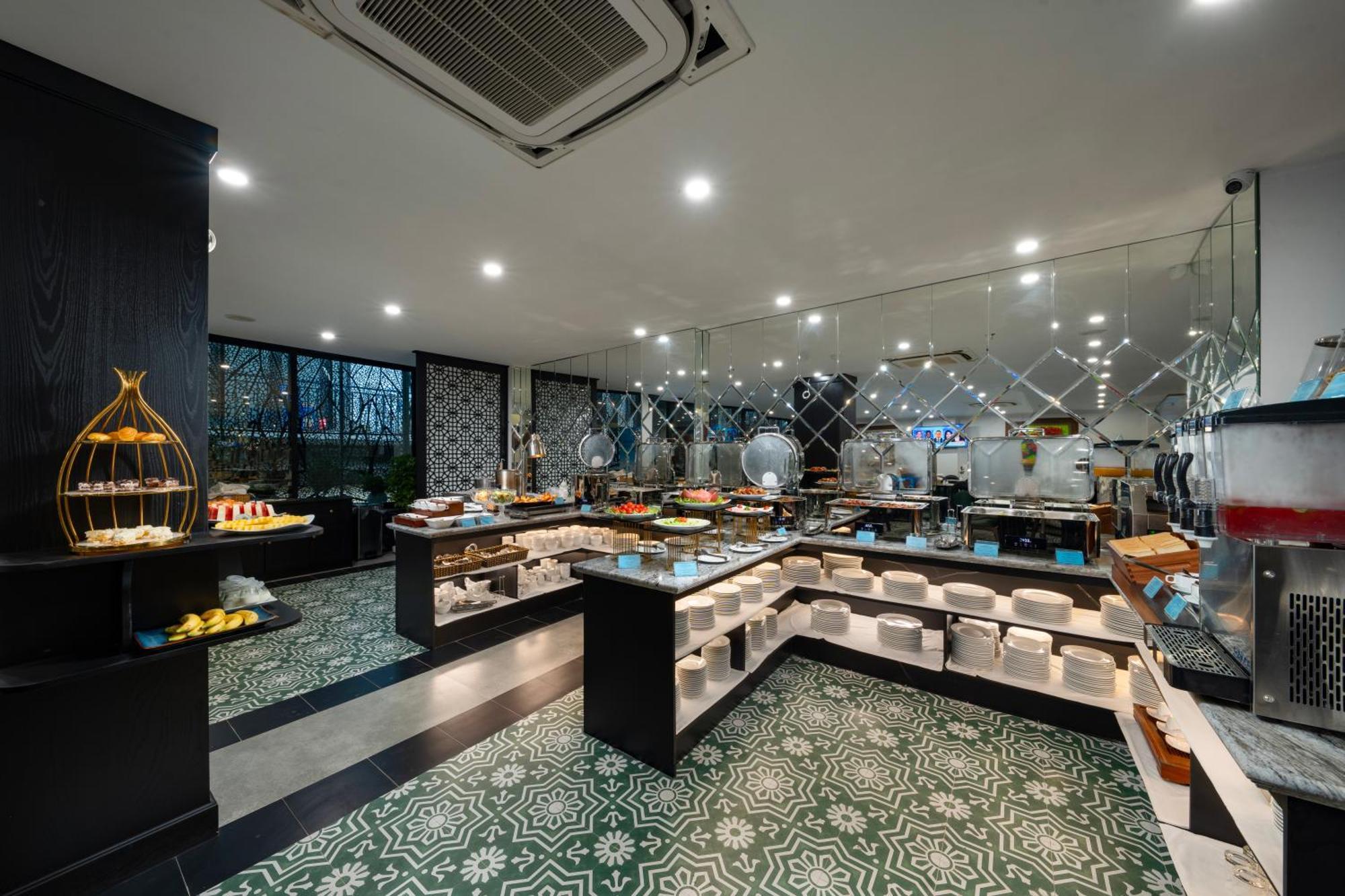 Sq Hang Gai & Hotel 4*