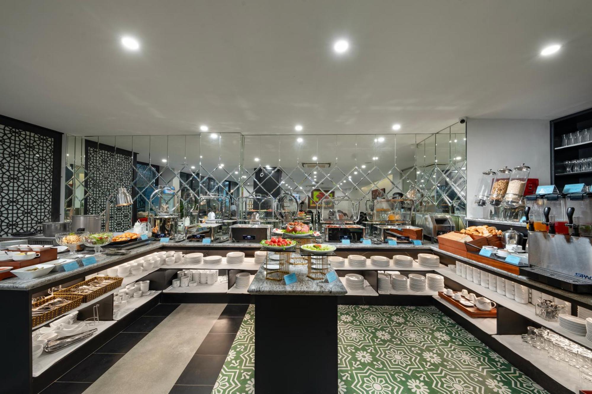 Sq Hang Gai & Hotel Hanoi