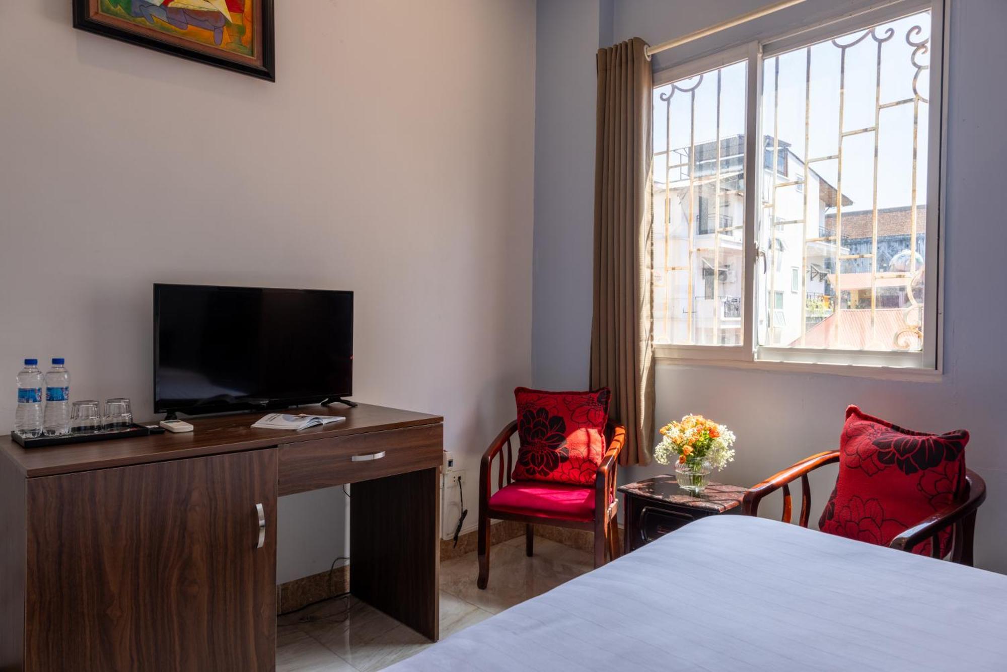 Capital House & Travel Khách sạn 3*