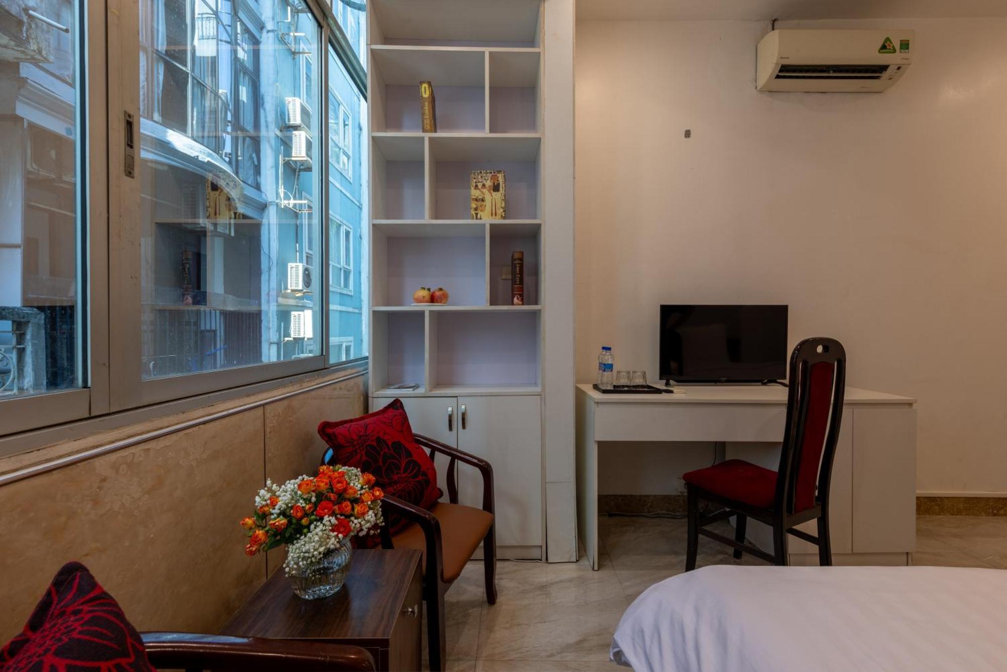 Khách sạn Capital House & Travel
