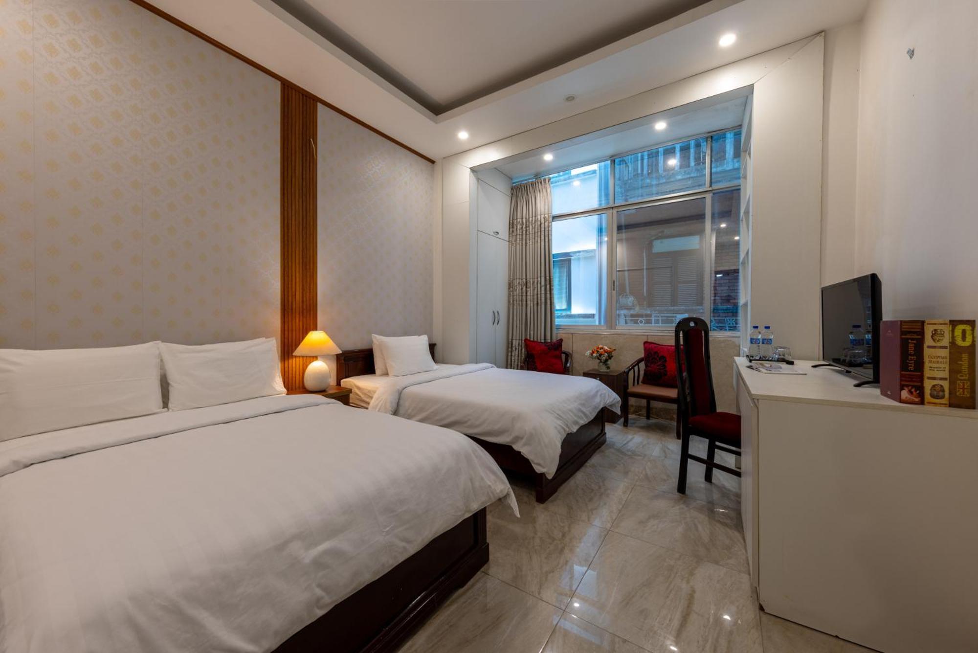 Capital House & Travel Hotel 3*