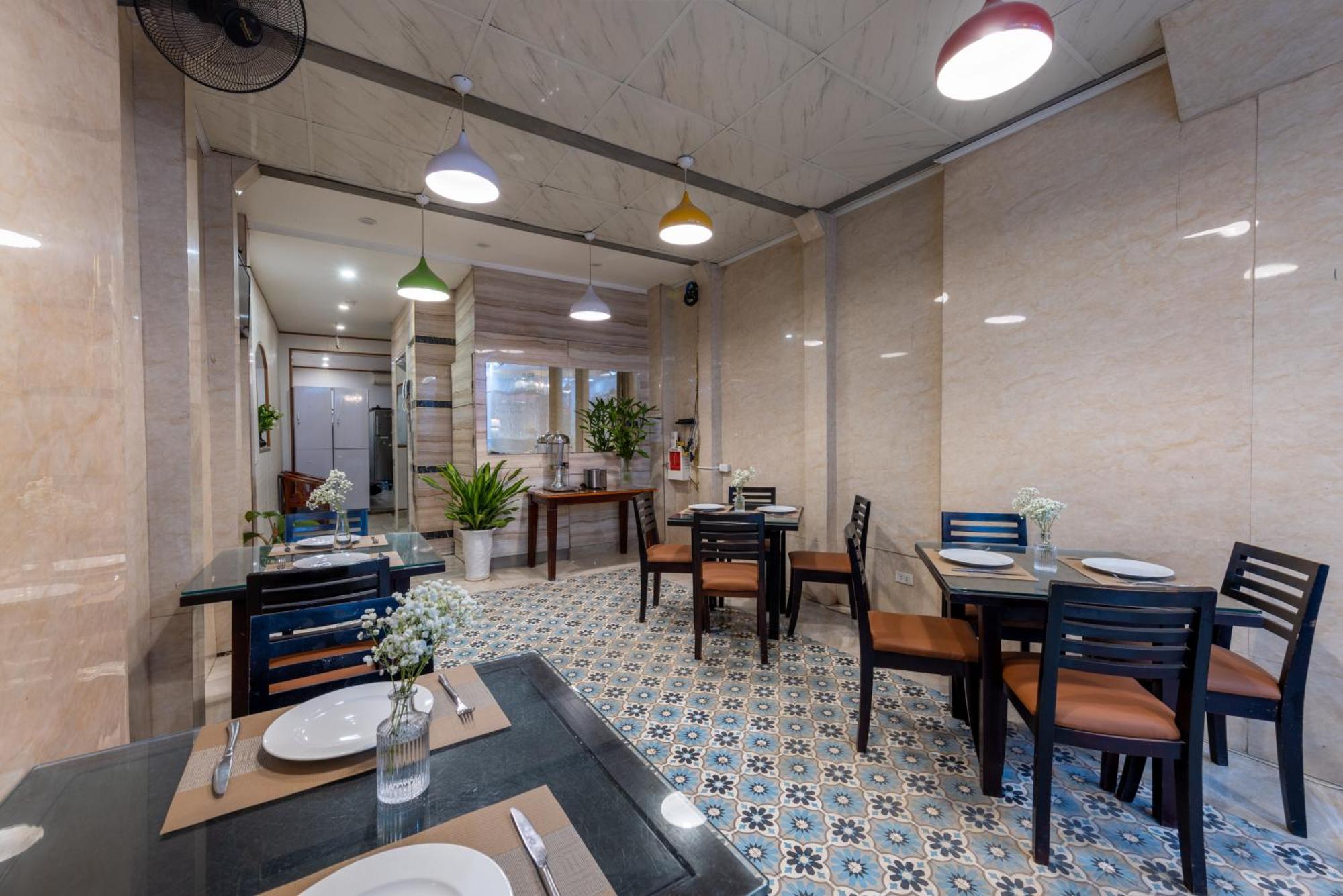 Khách sạn Capital House & Travel