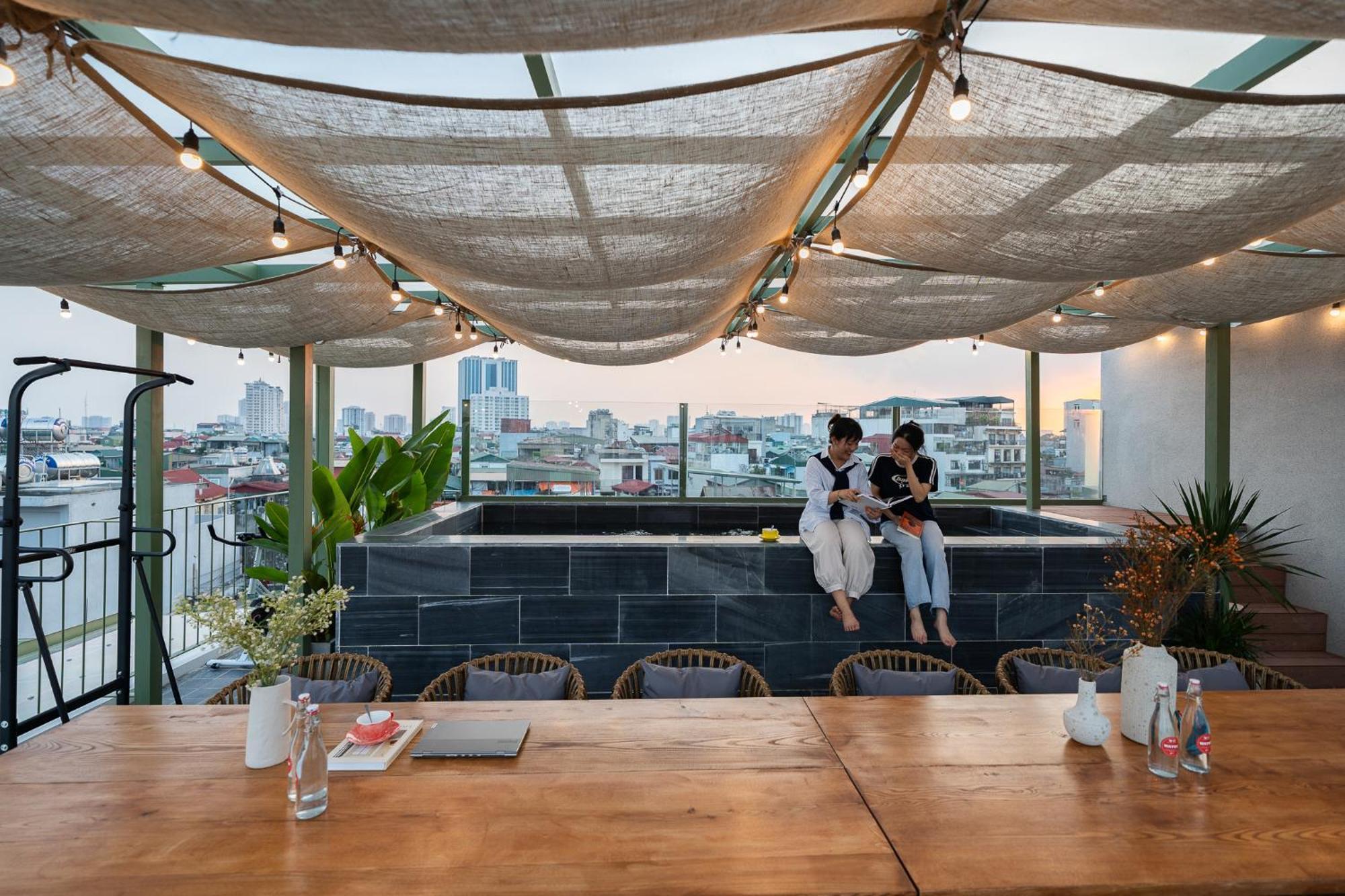 Xeoxo Premium Building With Rooftop Pool