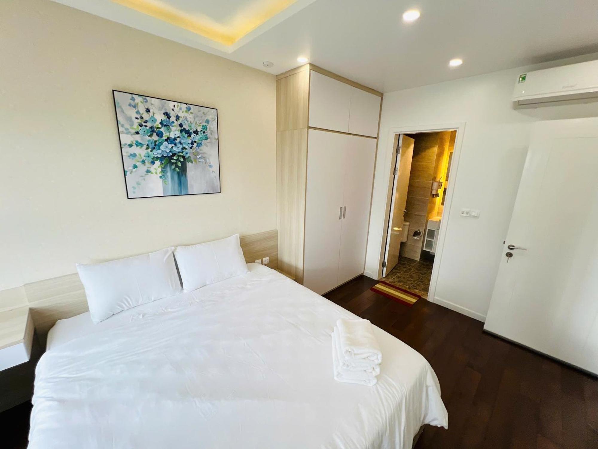 Apartment Vinhomes D'capitale - Tran Duy Hung - By Mc Homes *