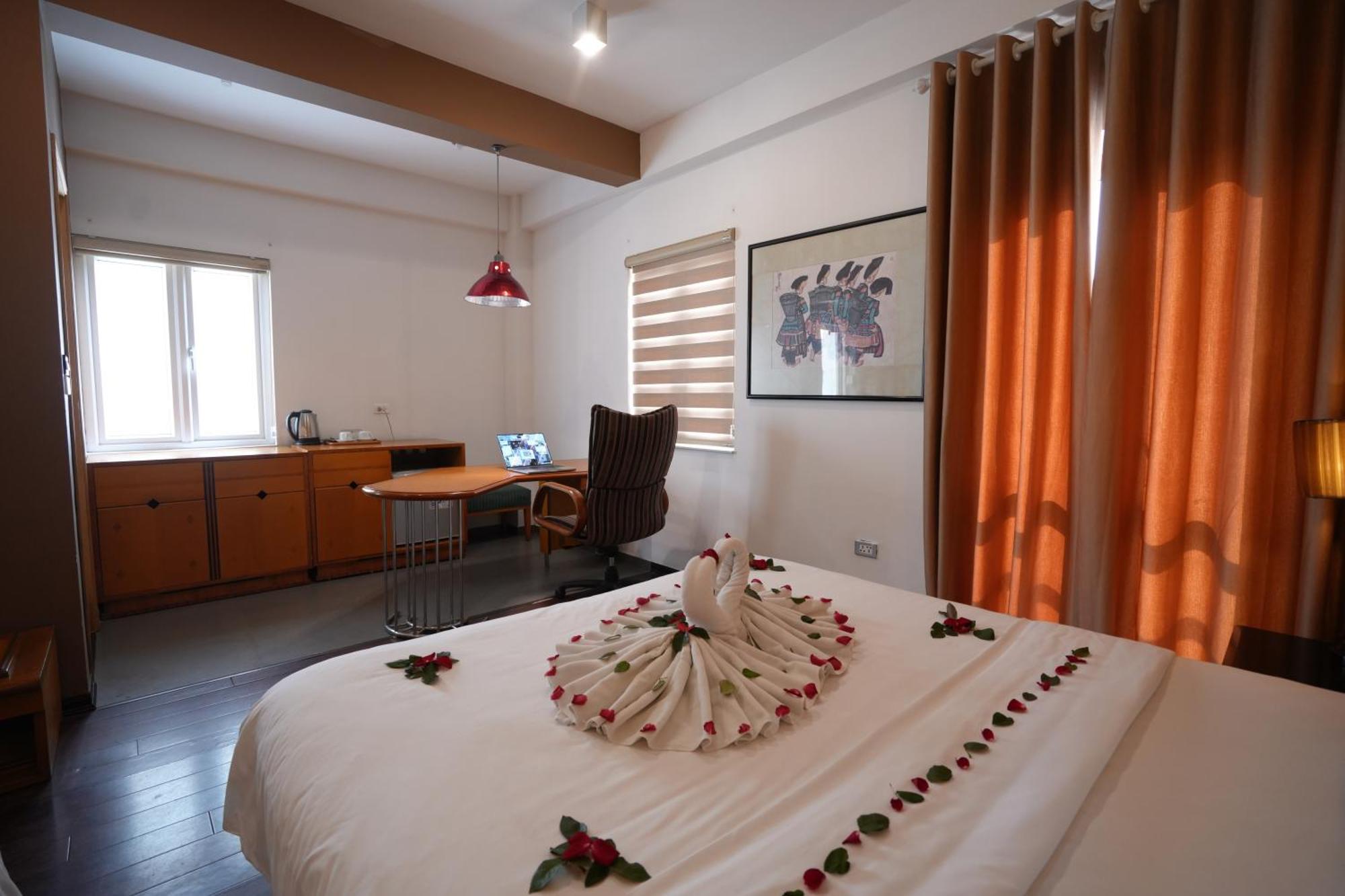 Golden Sunshine And Travel Hanoi