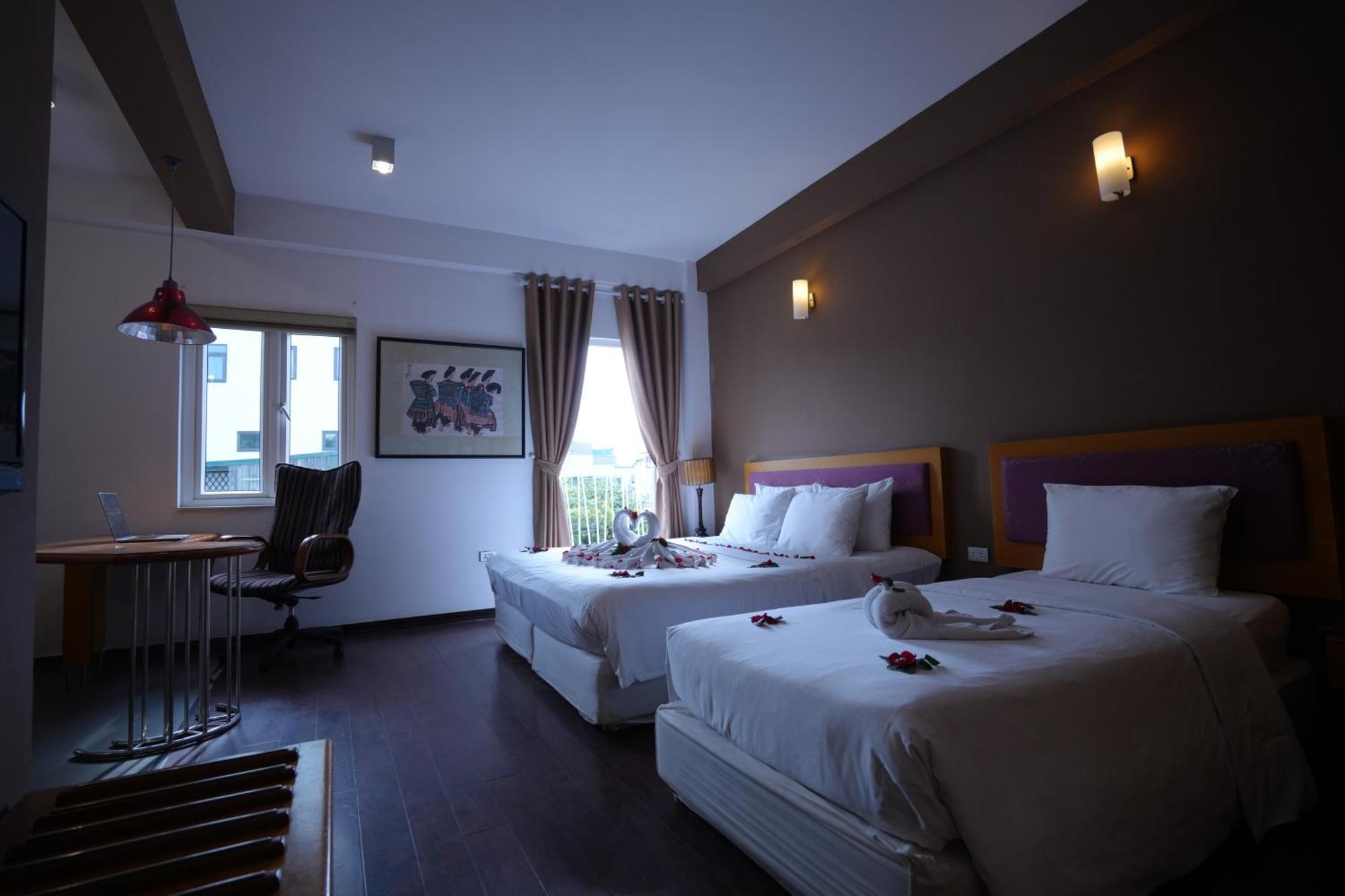 Golden Sunshine And Travel Hotel