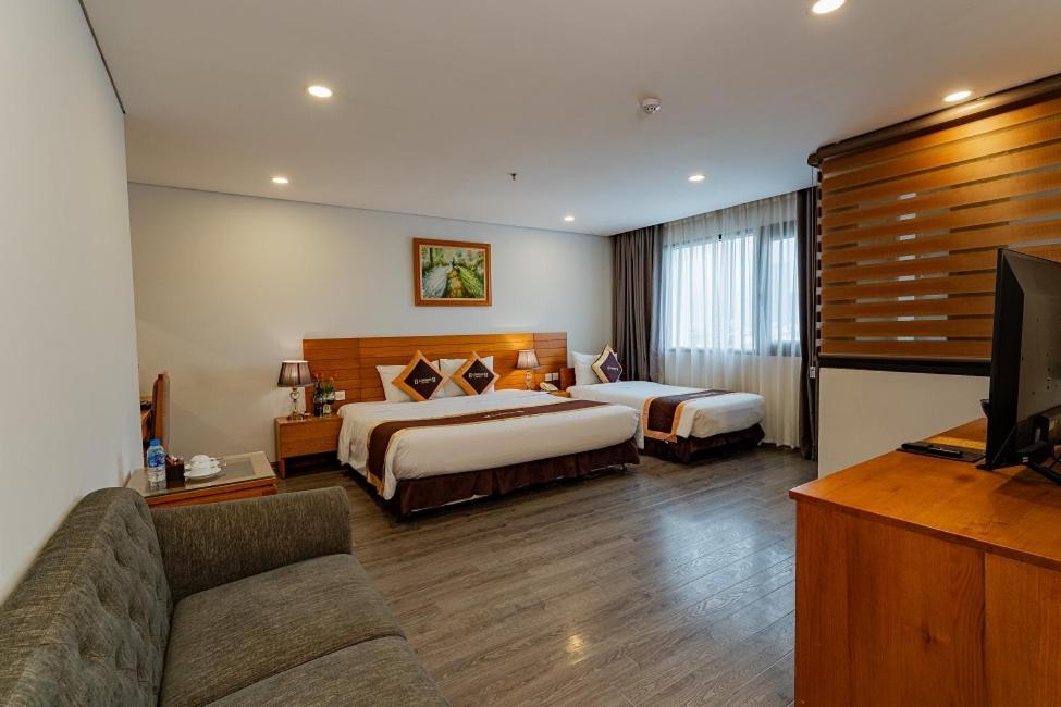 London 4* Hanoi