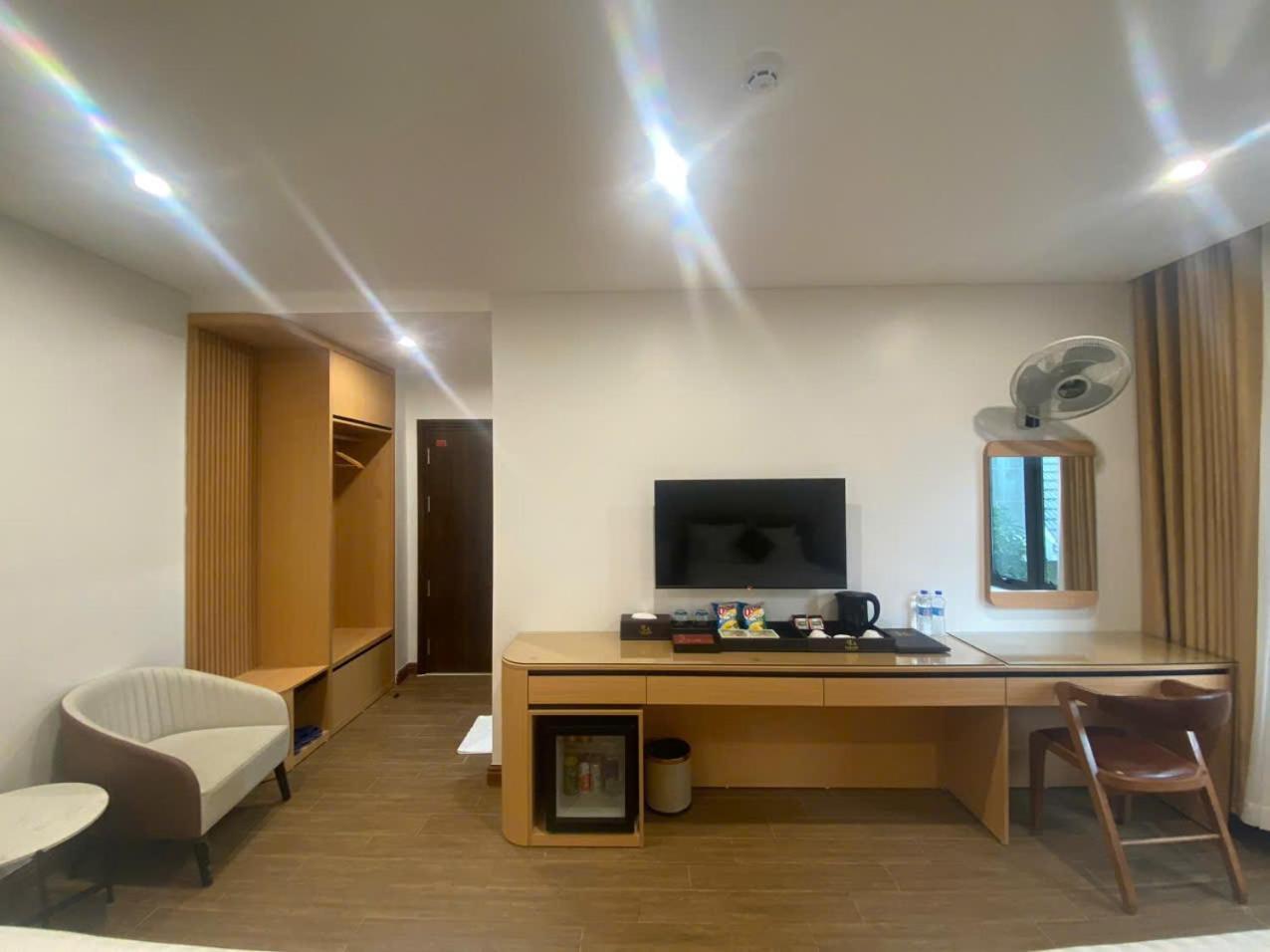 Khach San Lam Anh 7 Hotel 4*