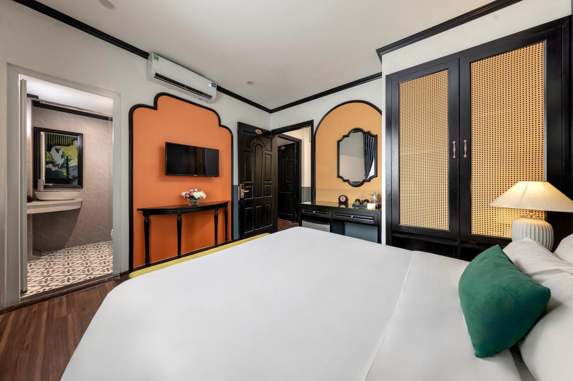 Elpis & Hotel 4*