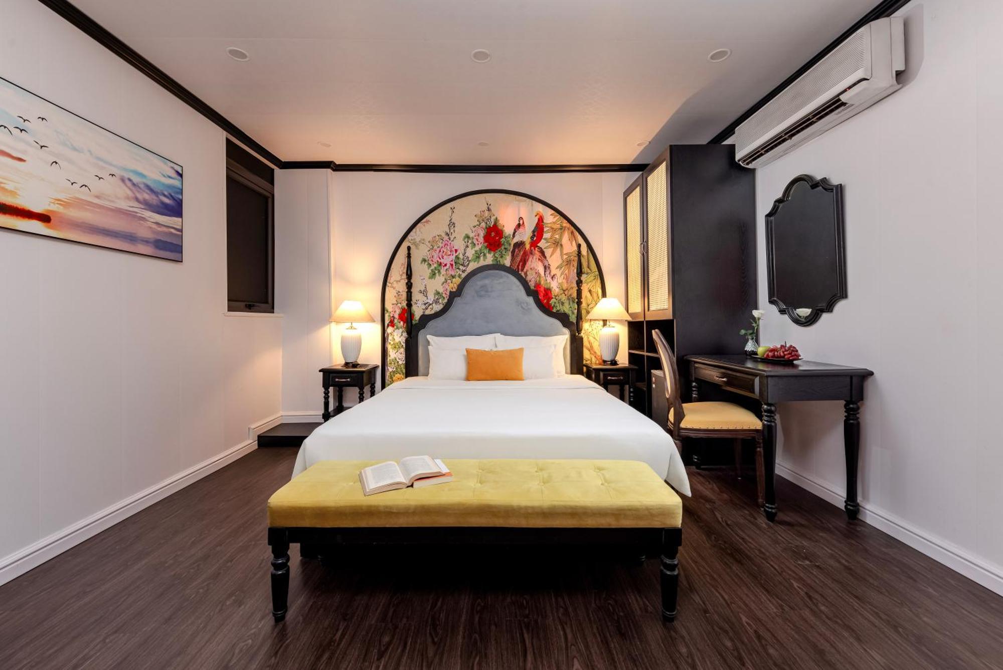 Elpis & 4* Hanoi