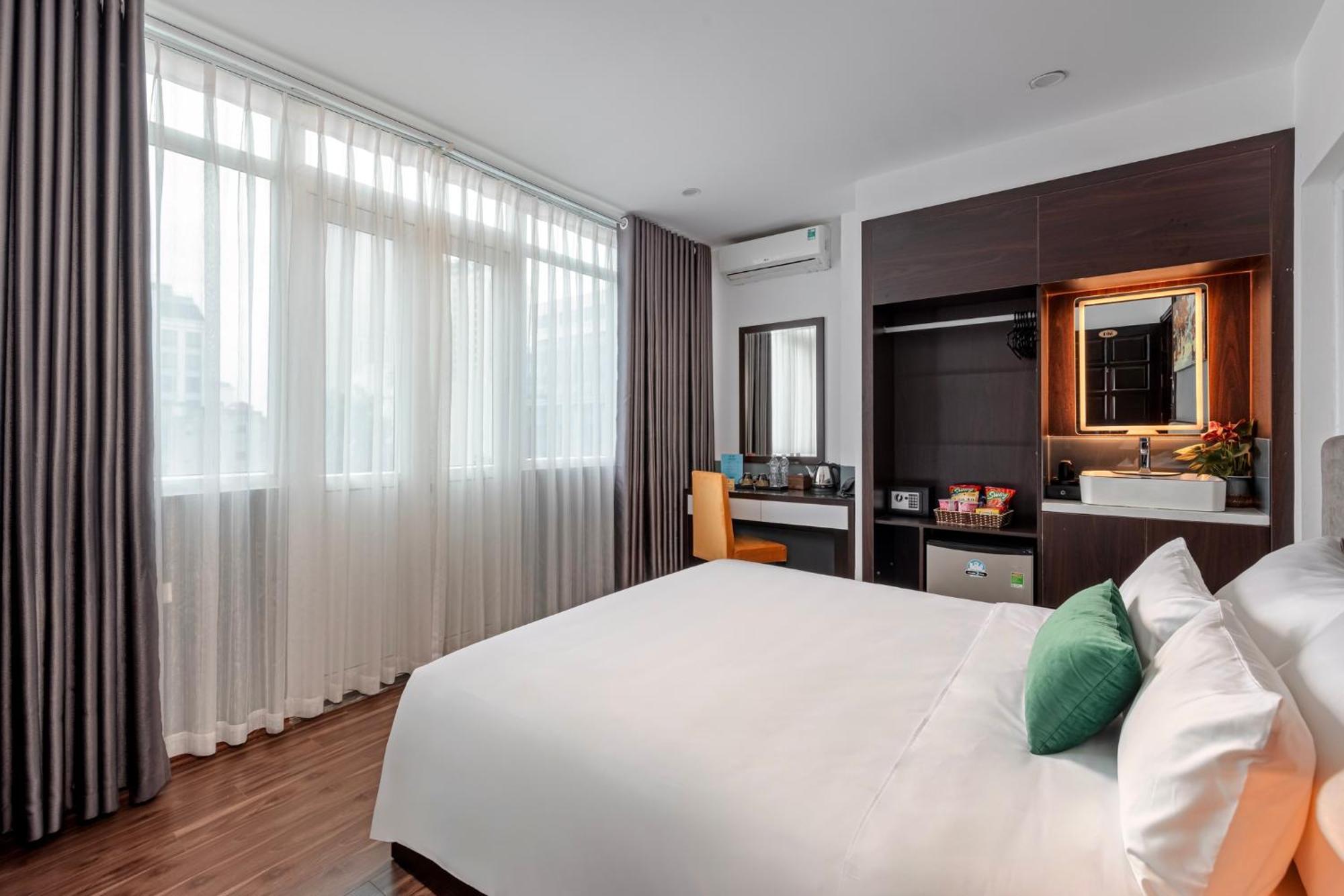 Elpis & 4* Hanoi