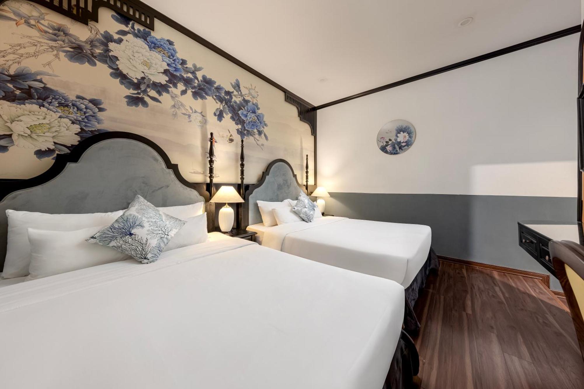 Hotel Elpis & Hanoi