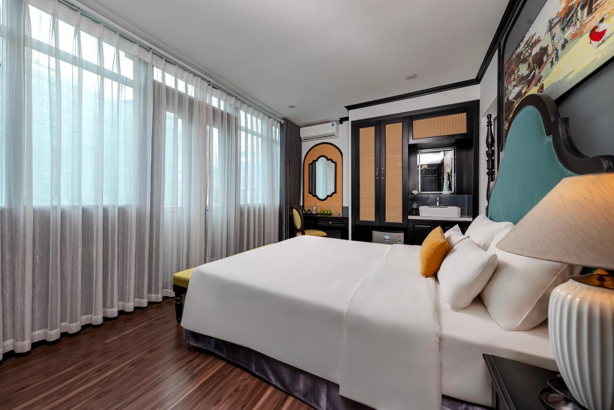 Elpis & 4* Hanoi