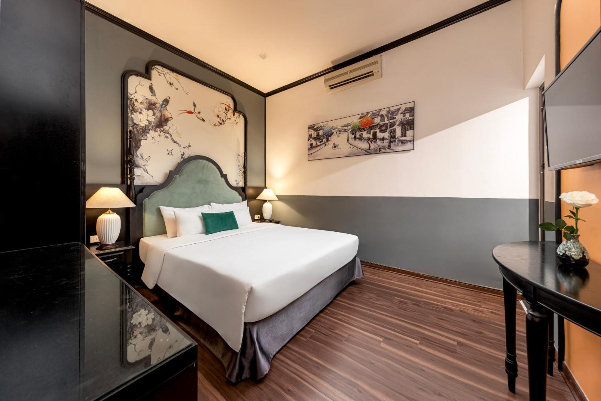 Elpis & Hotel