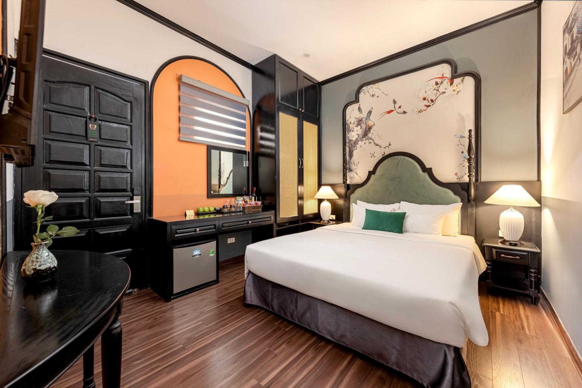Elpis & Hotel
