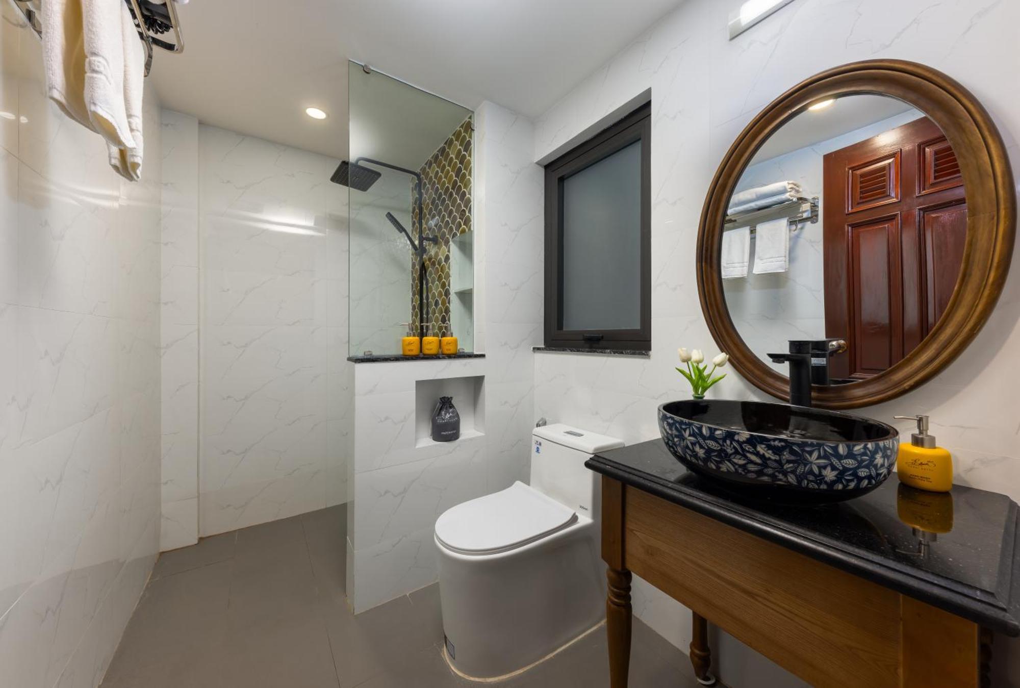 Eliana Premio Hotel Hanoi