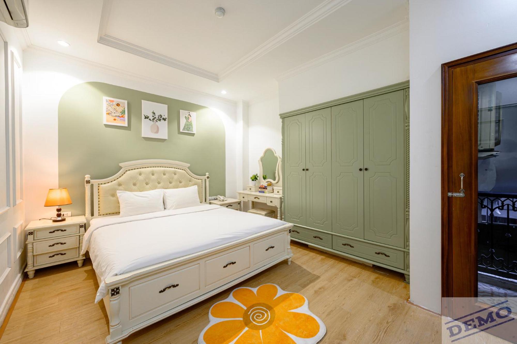 Hotel Luxe Paradise Dich Vong Hau Hanoi