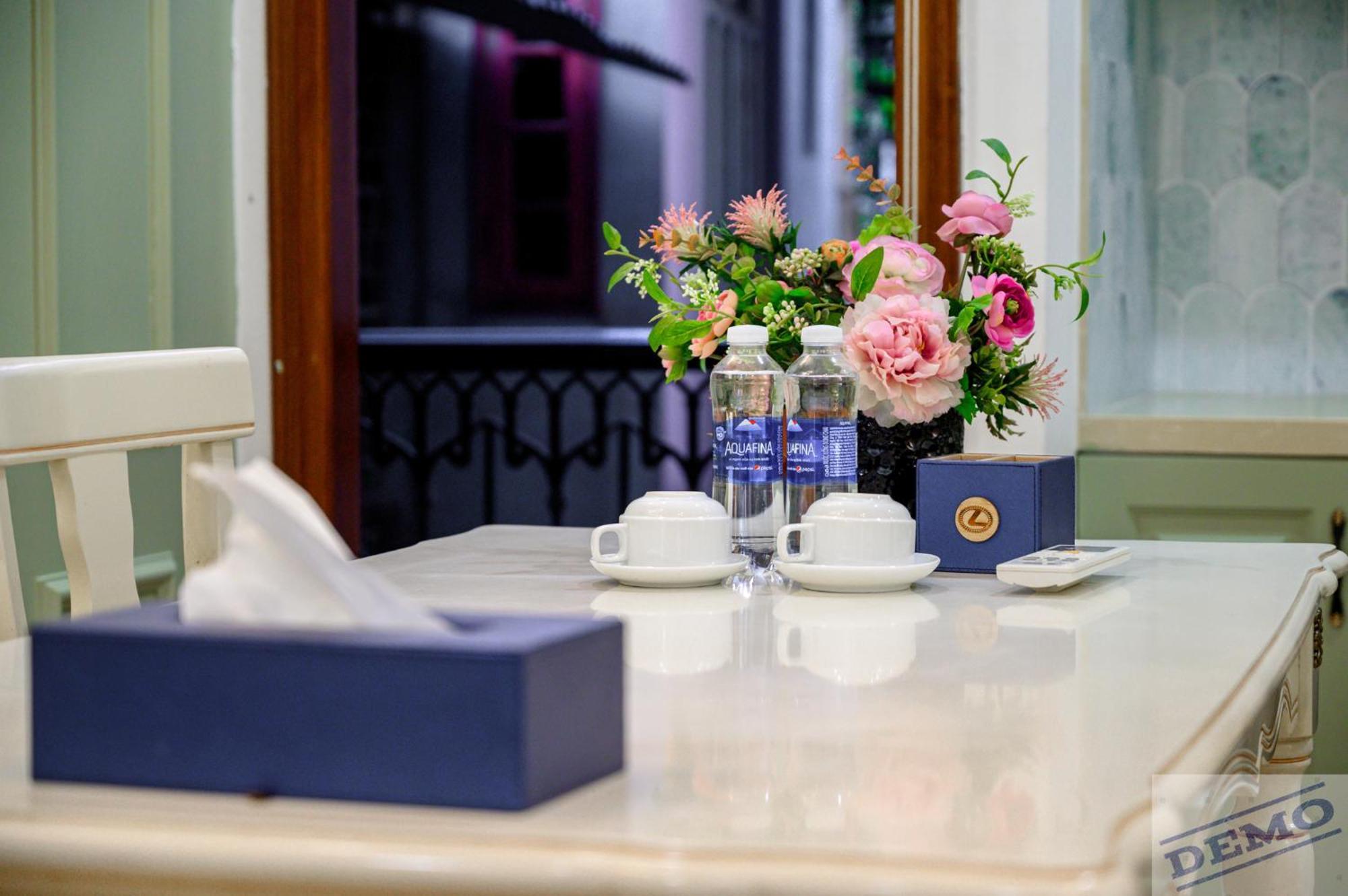 Hotel Luxe Paradise Dich Vong Hau