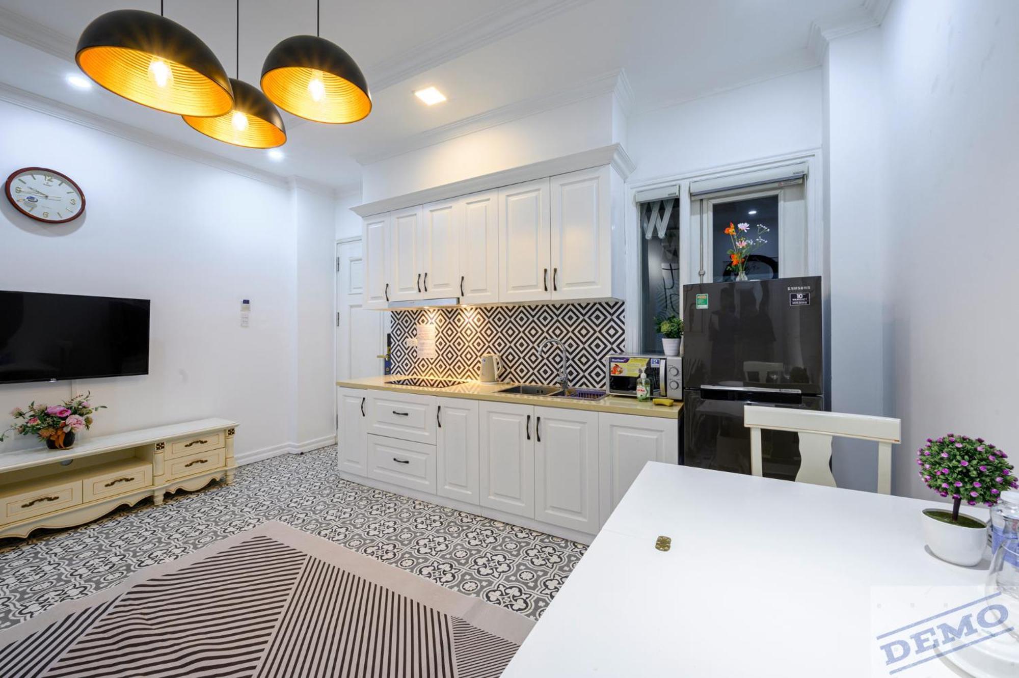 Hotel Luxe Paradise Dich Vong Hau 4*