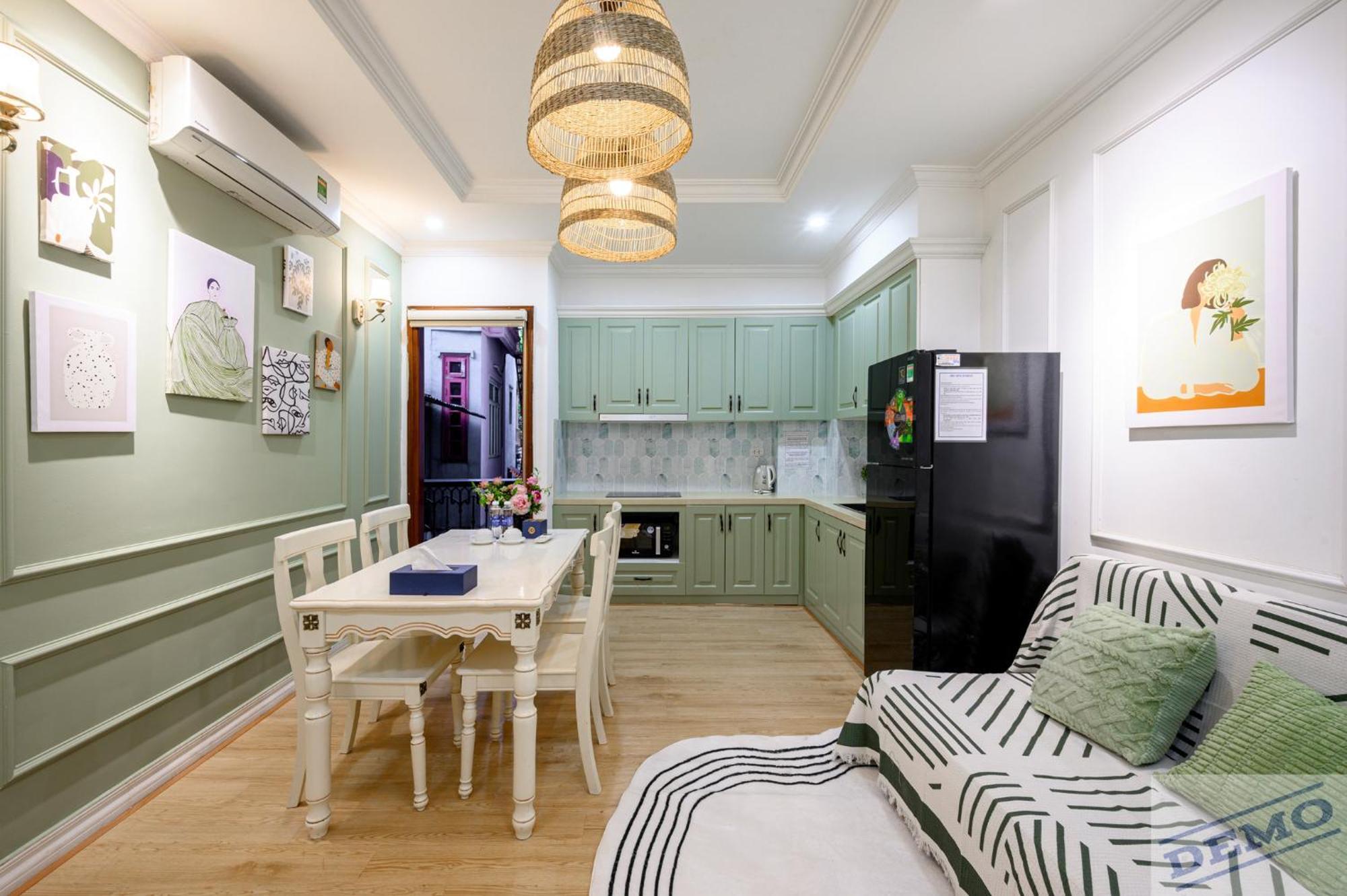 Hotel Luxe Paradise Dich Vong Hau Hanoi