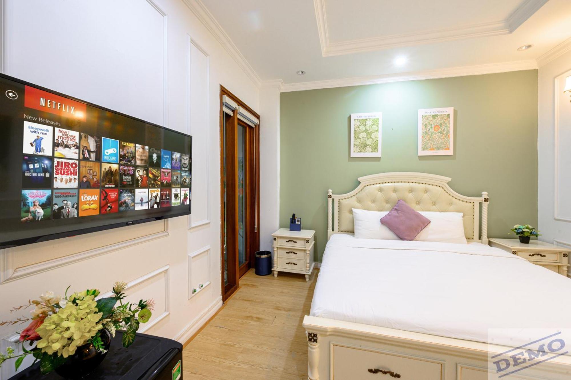 Hotel Luxe Paradise Dich Vong Hau