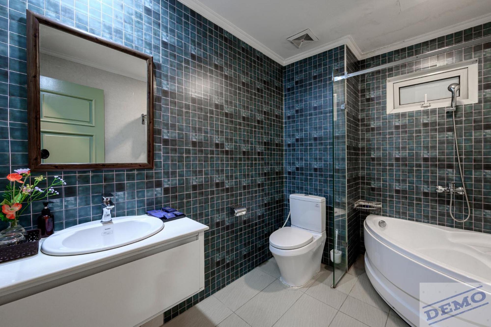 Luxe Paradise Dich Vong Hau Hotel Hanoi
