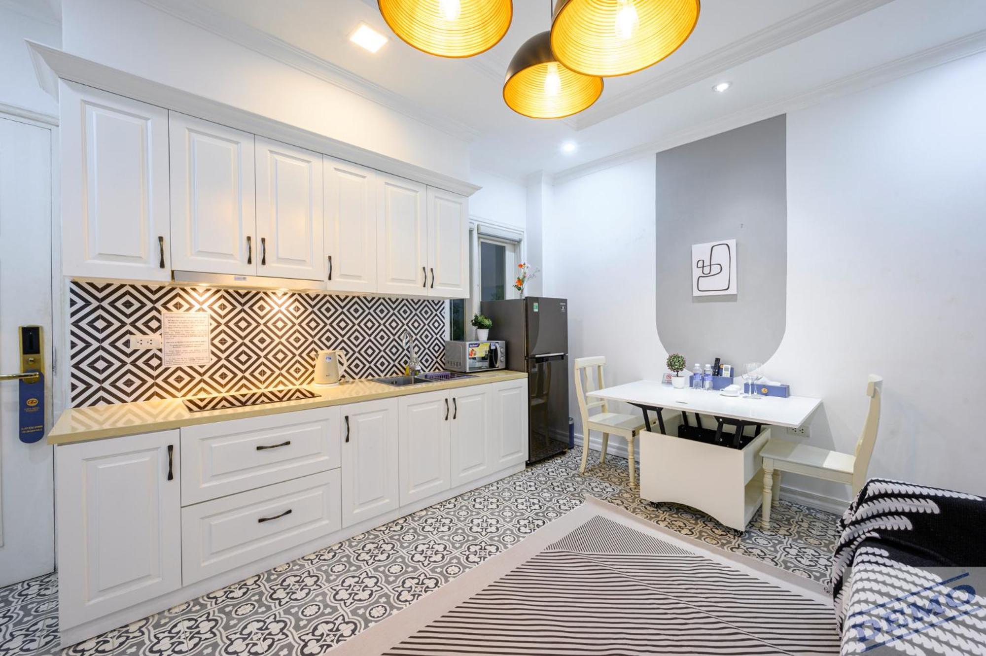 Hotel Luxe Paradise Dich Vong Hau Hanoi