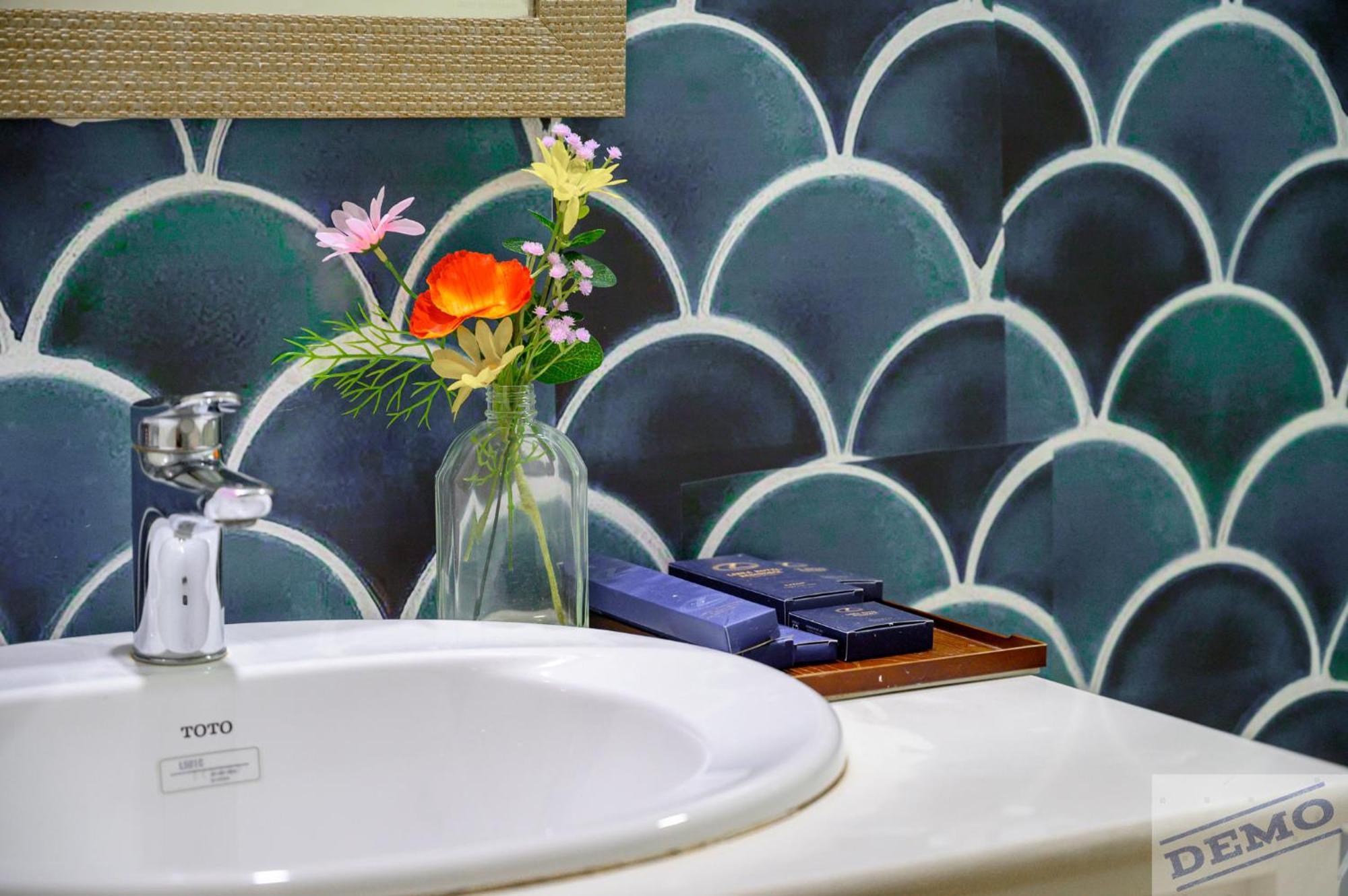 Luxe Paradise Dich Vong Hau Hotel 4*