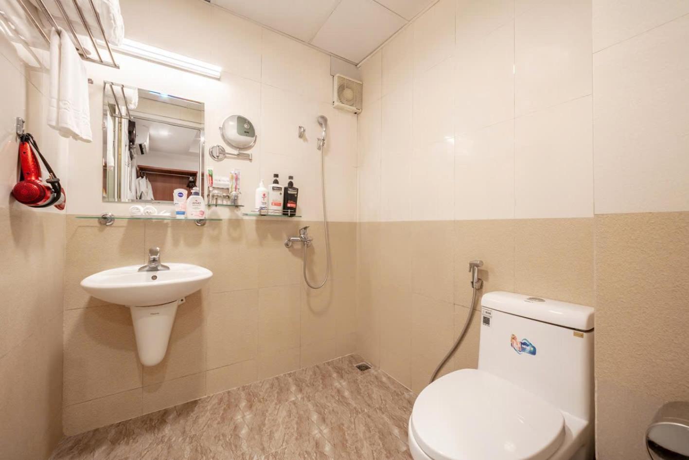 Hotel A25 - 46 Chau Long Hanoi