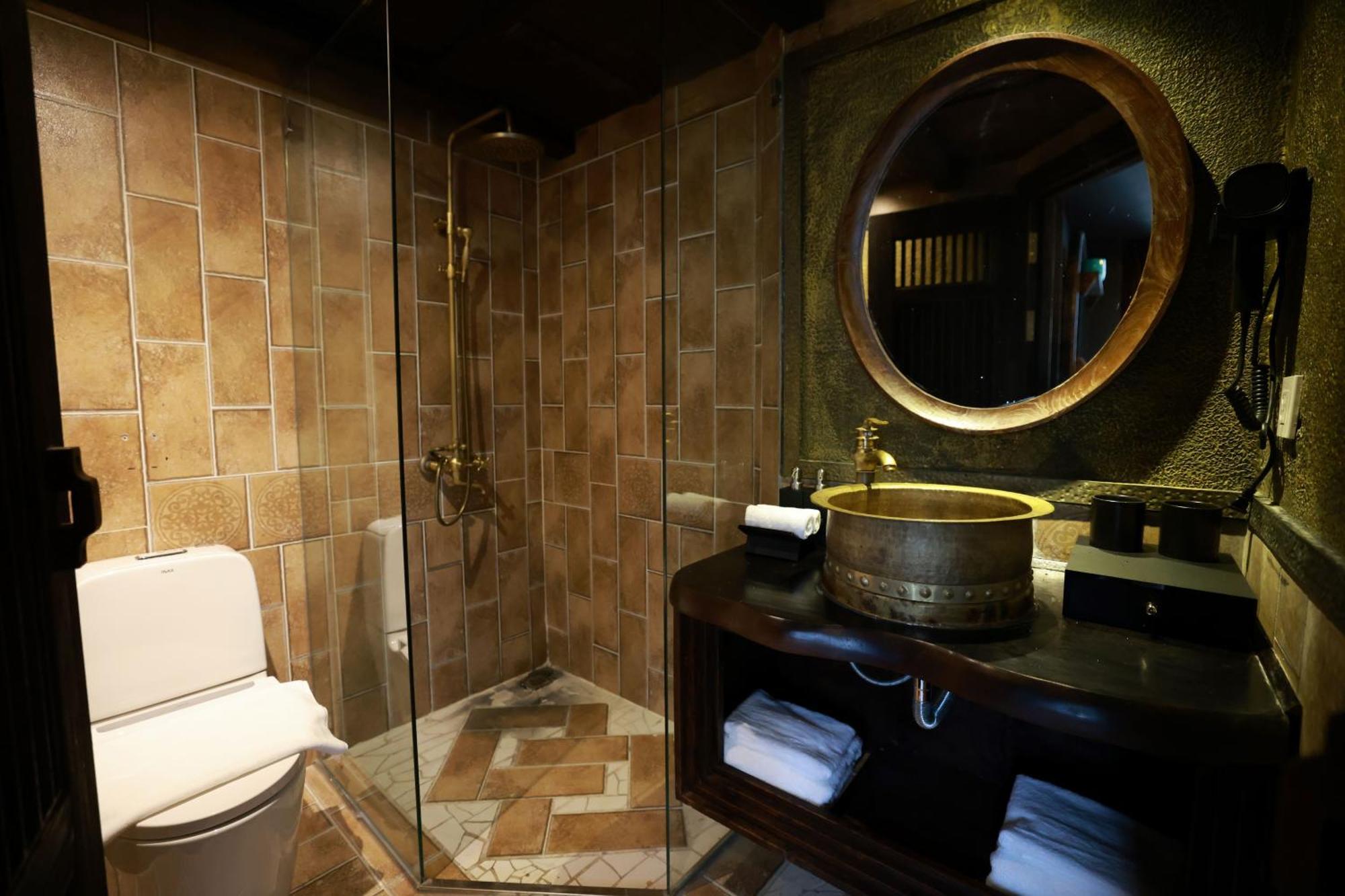 Hotel Kecho Legacy & Hanoi