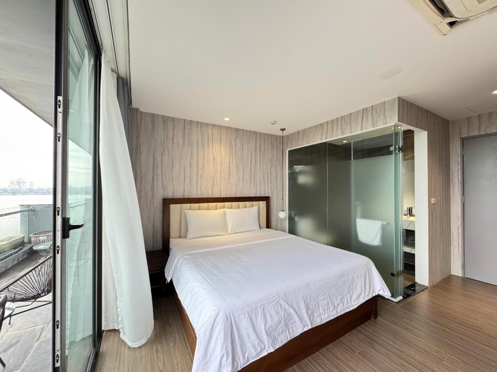 Apartment 22land Moon West *
