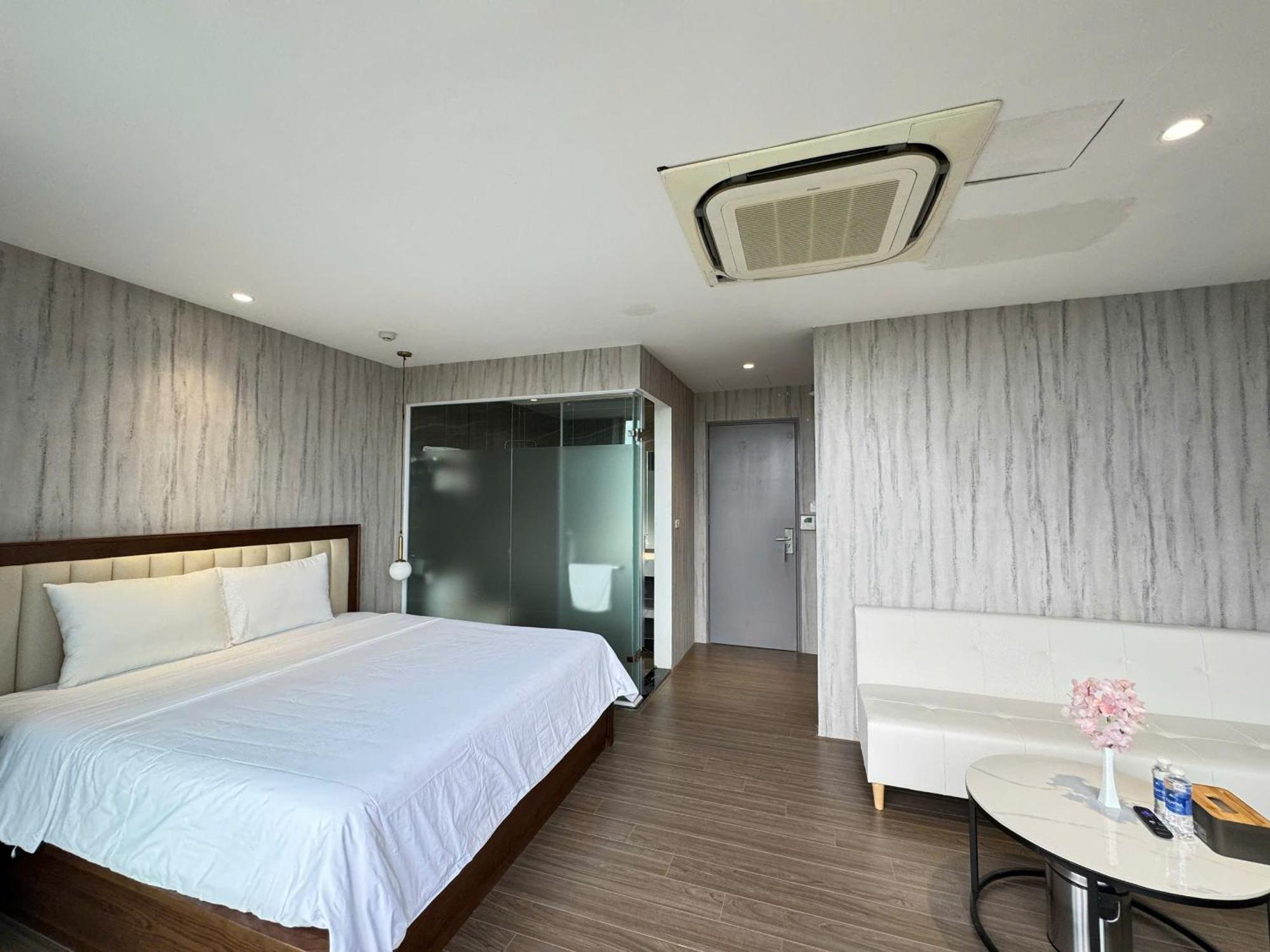 22land Moon West * Hanoi
