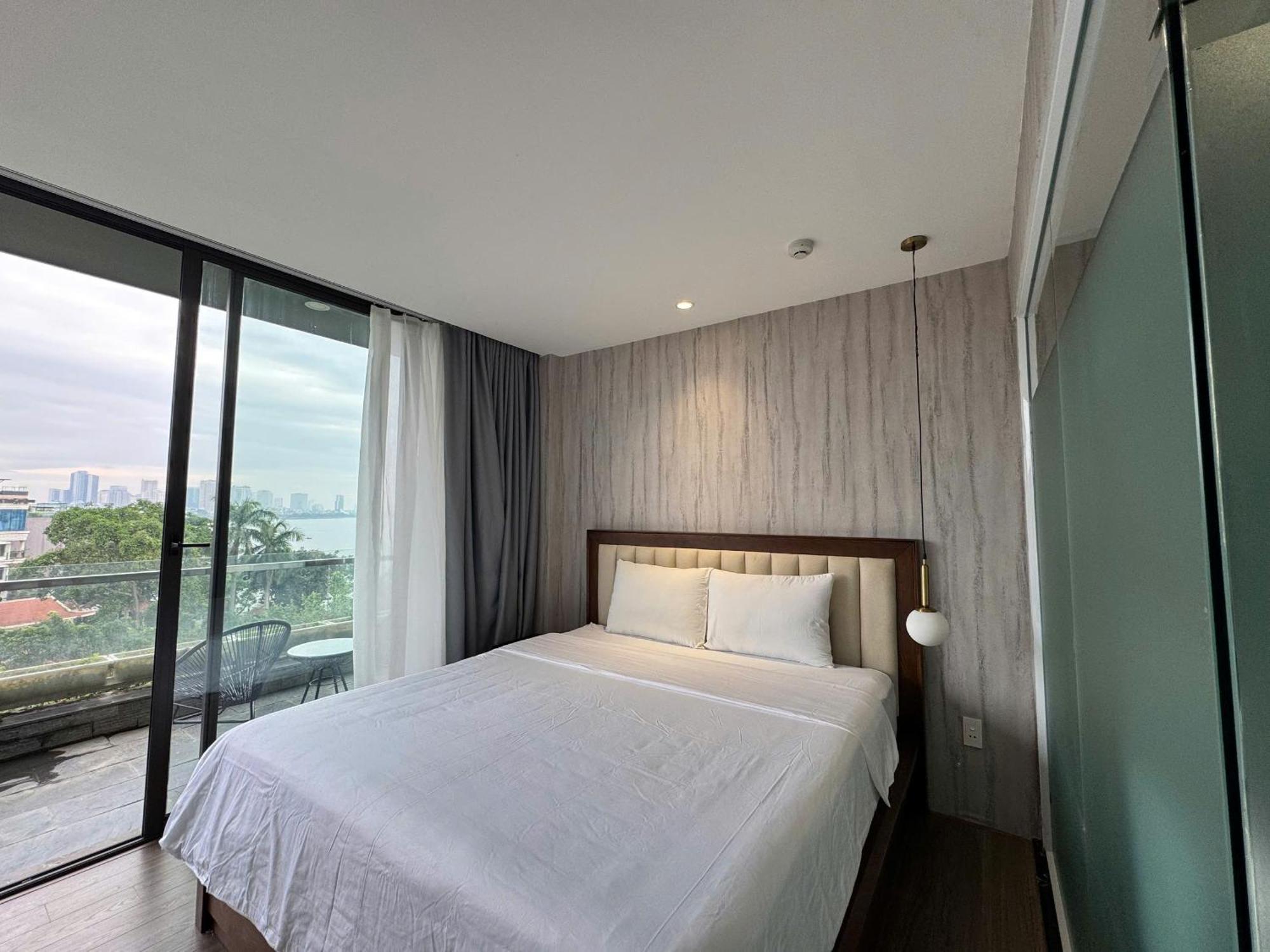 Apartment 22land Moon West *