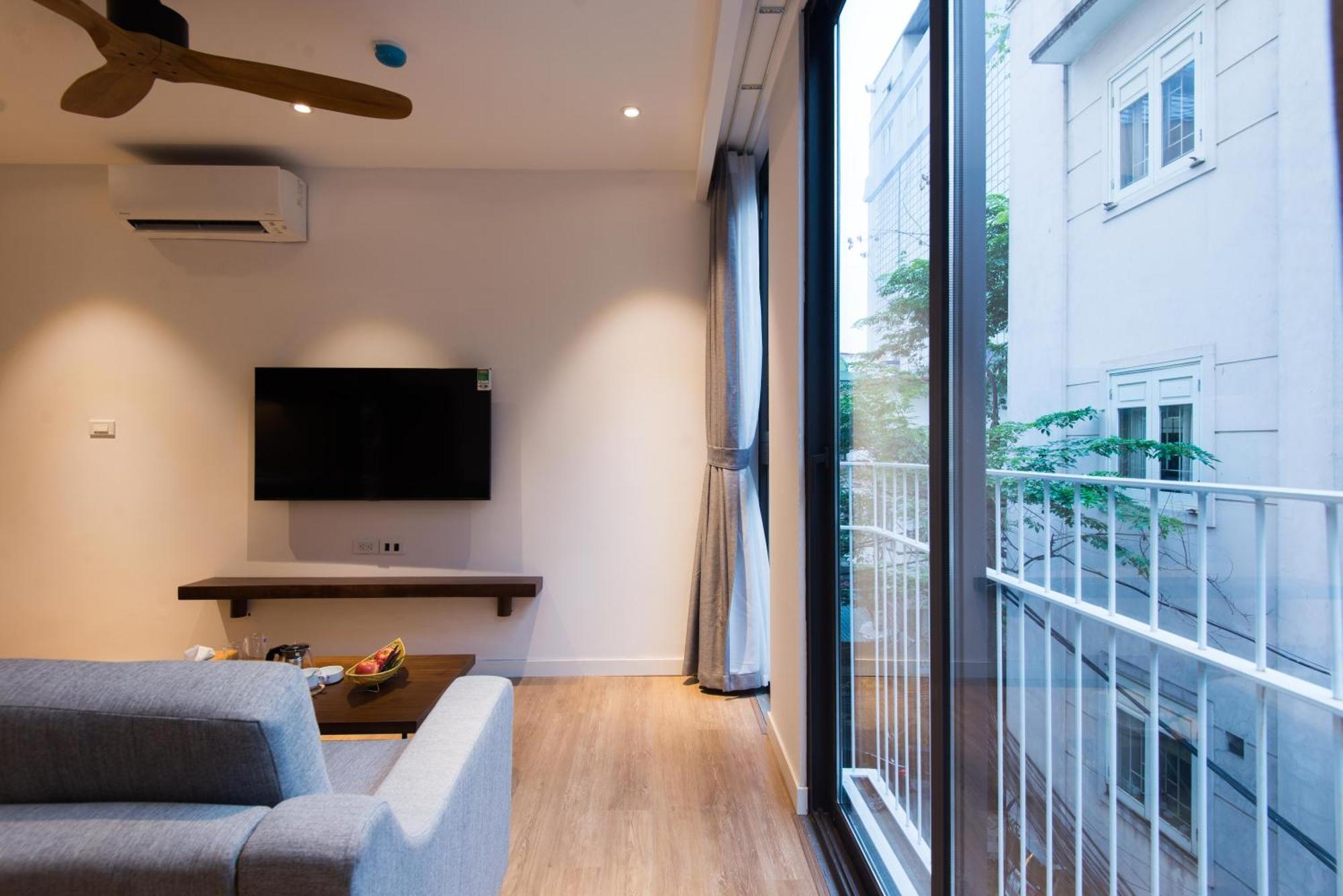 22housing & 81 Linh Lang *