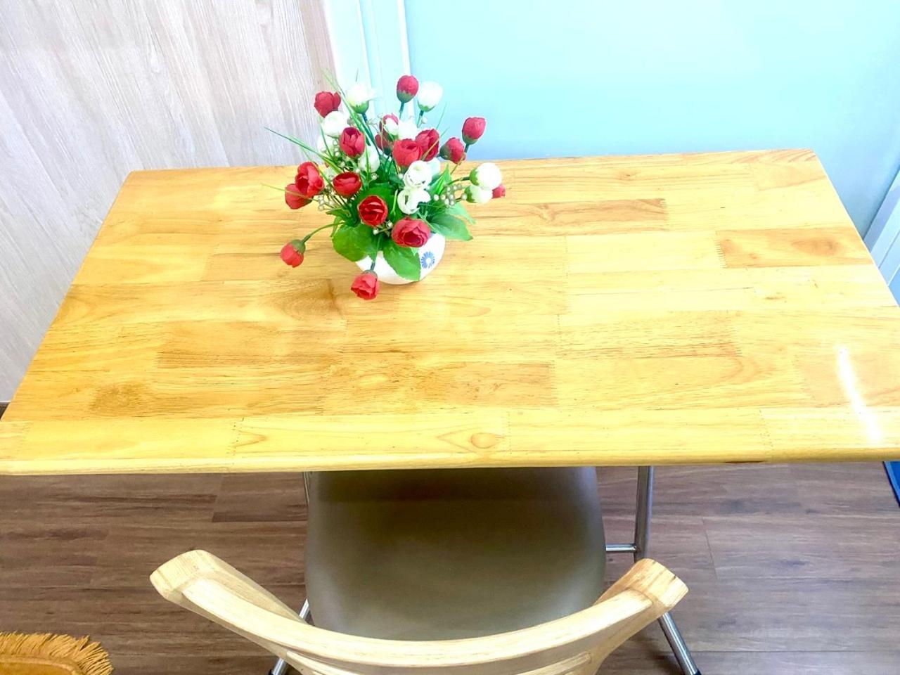 Cozy With Large Bed, Private Bathroom, Large Balcony Hanoi