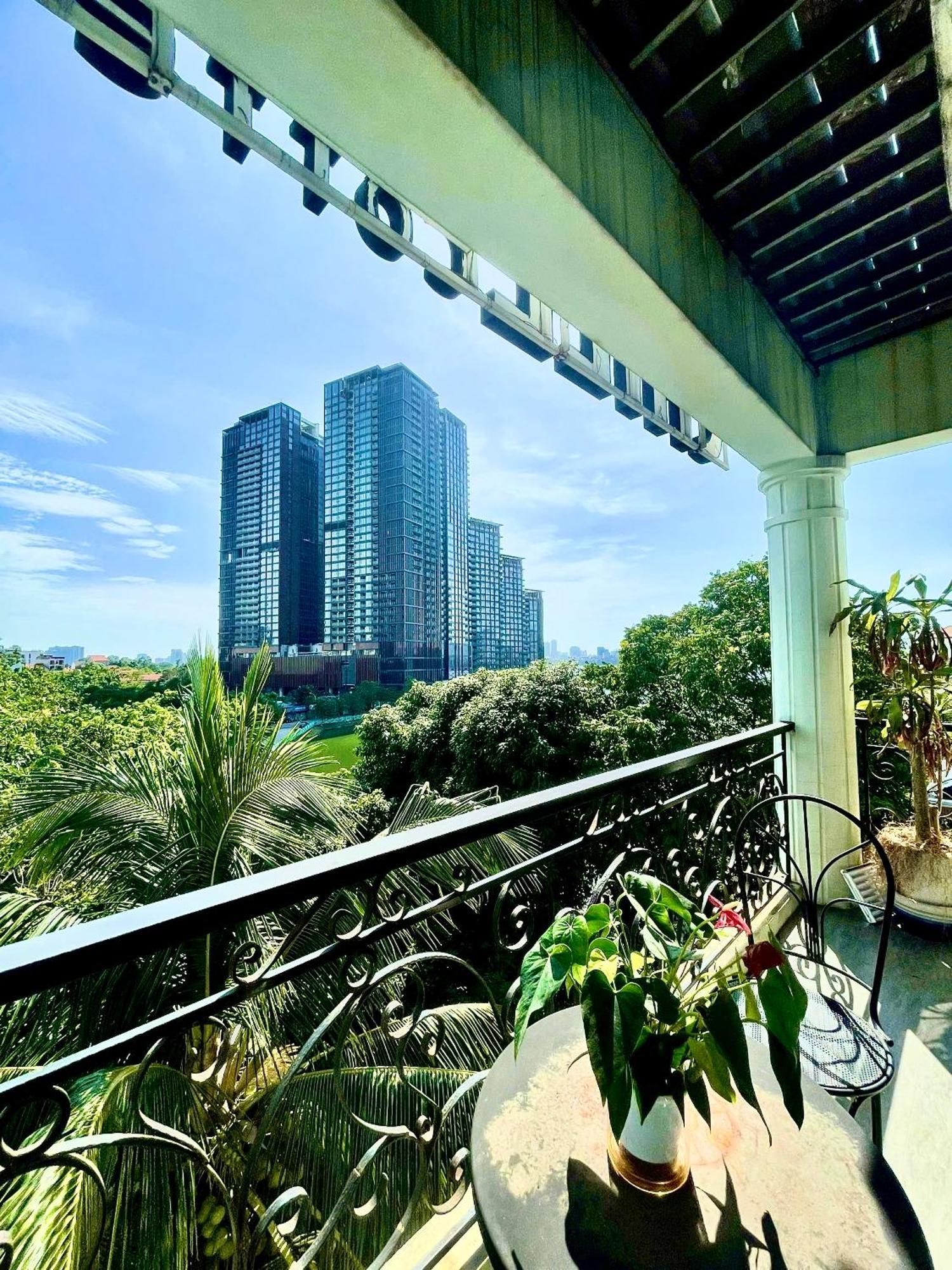 Sora Balcony View Westlake *