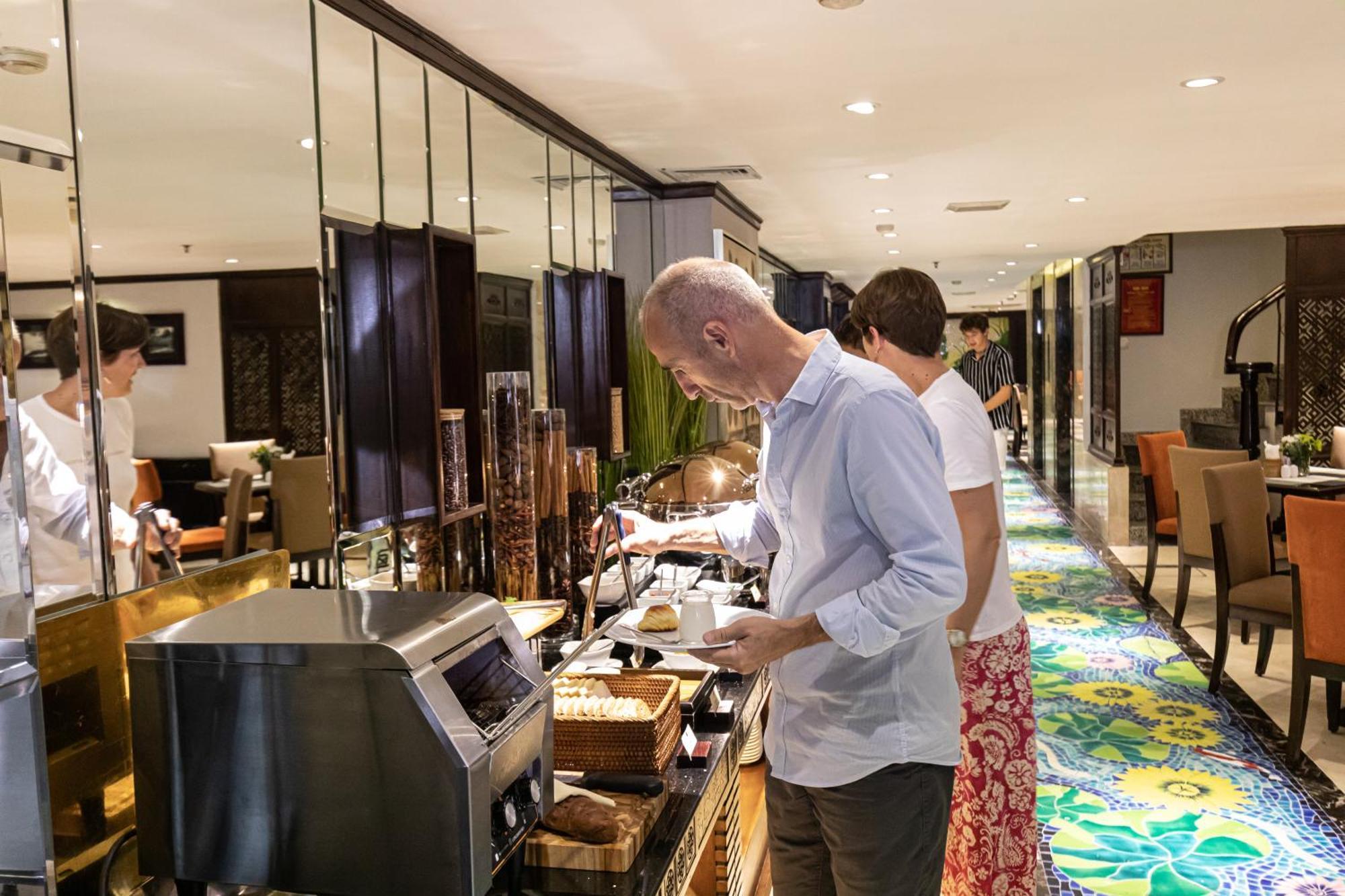 Golden Lotus Luxury Hotel 4*