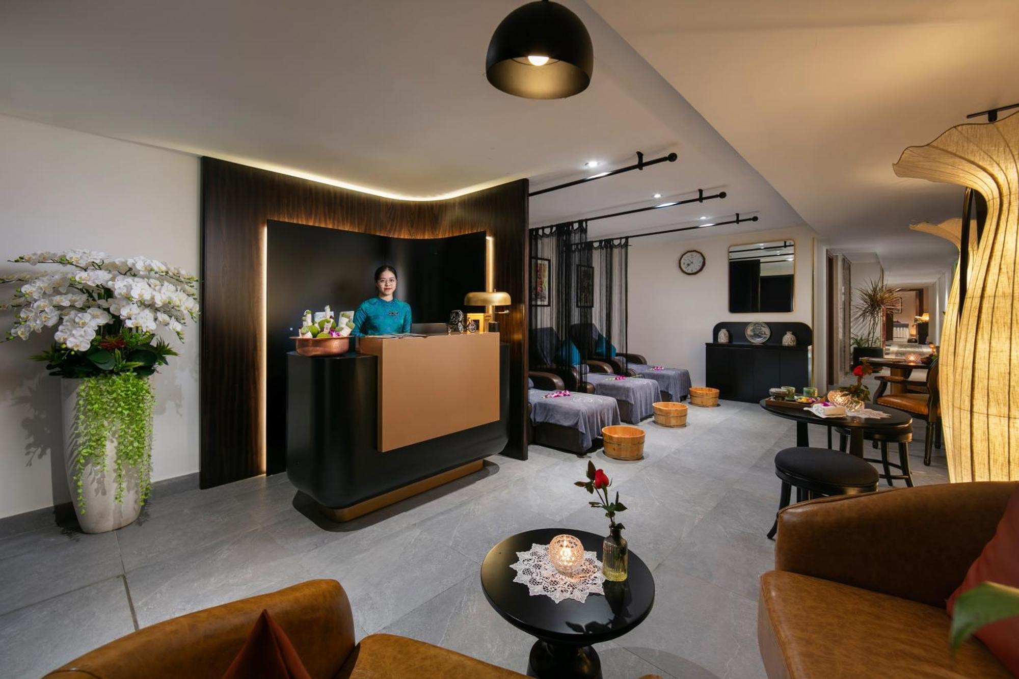 Le Premier & Rooftop Bar Hanoi