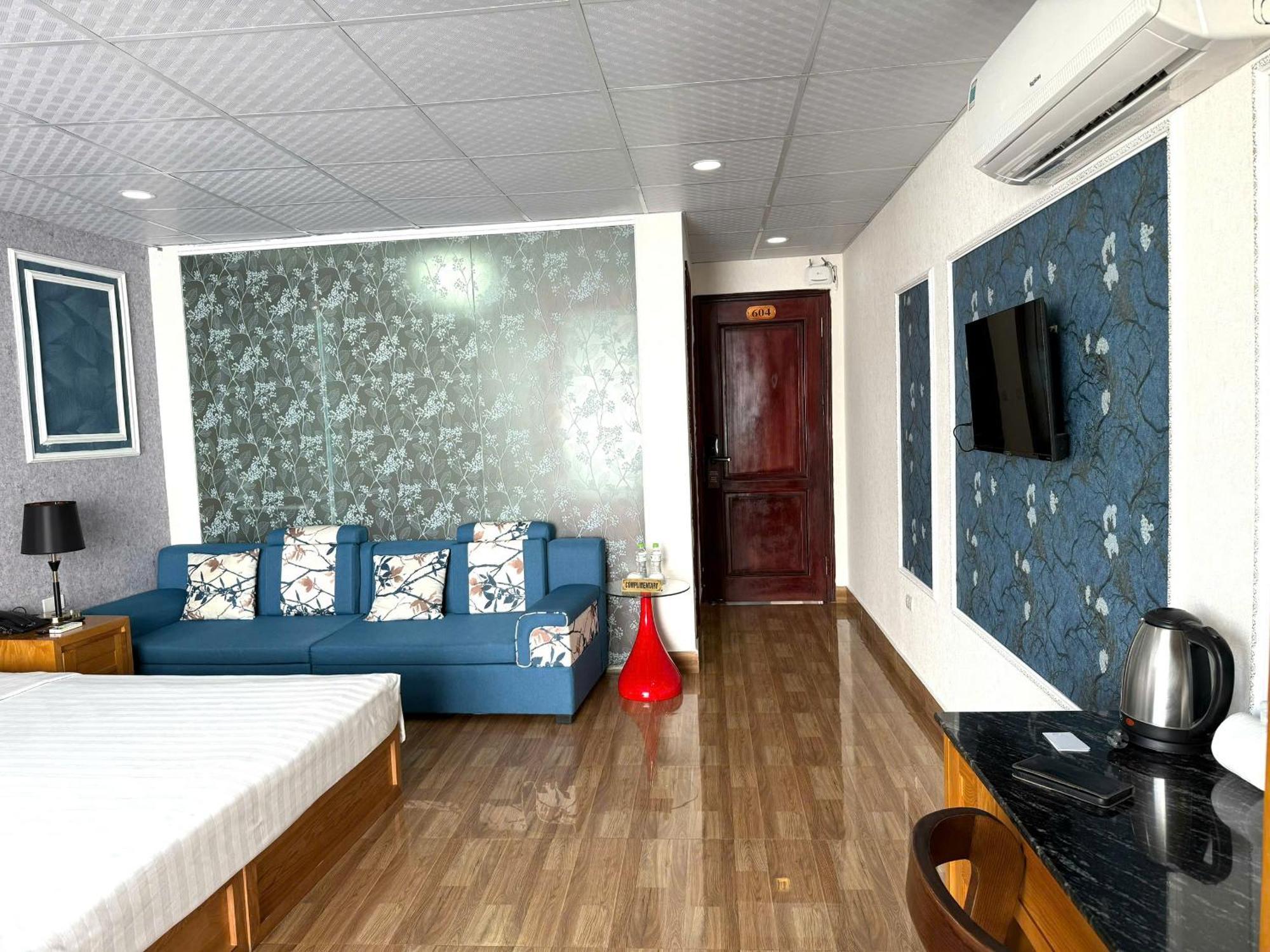 Hotel & Hanoi