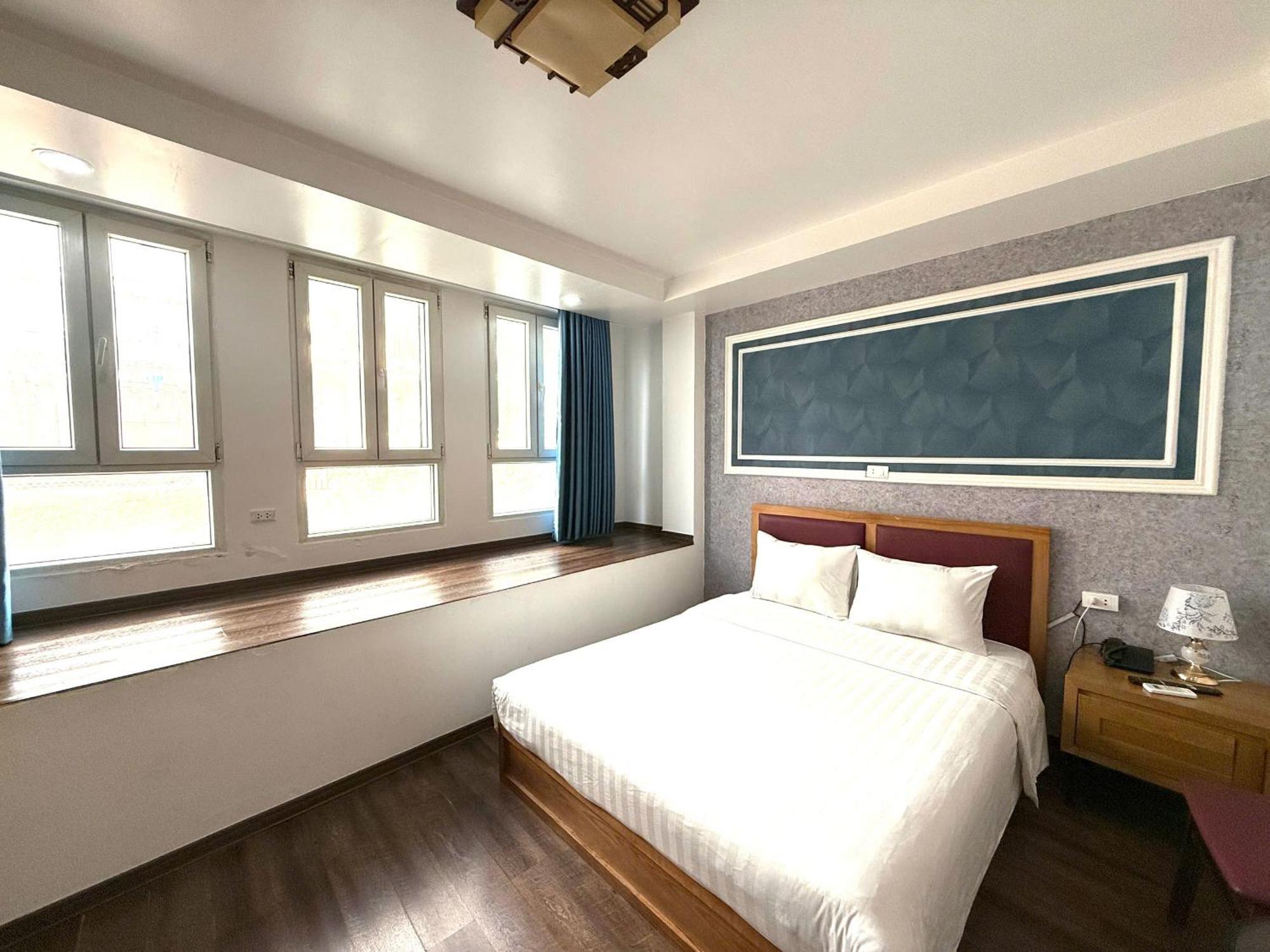 Hotel & Hanoi