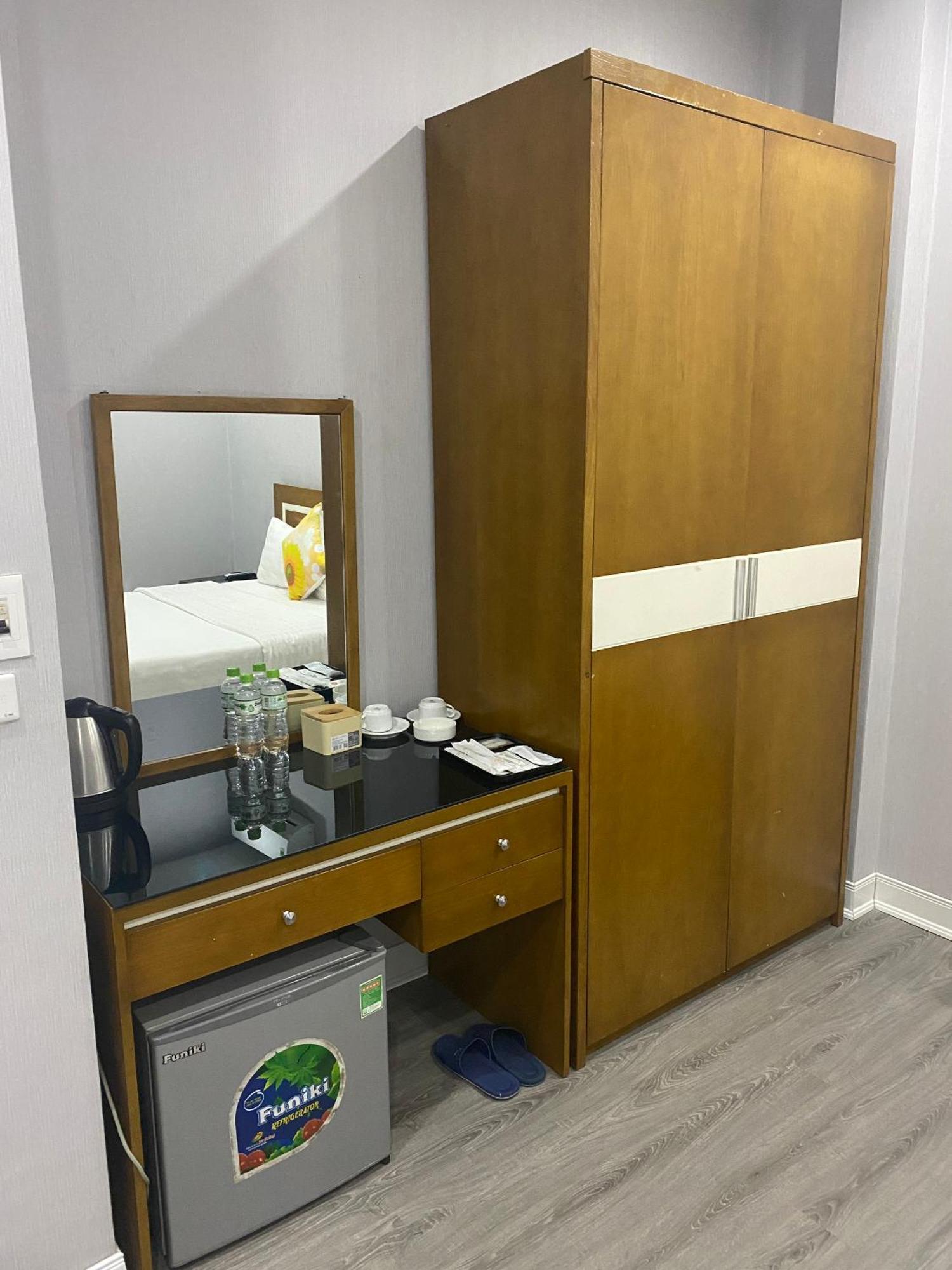 Khach San Huong Duong Hotel