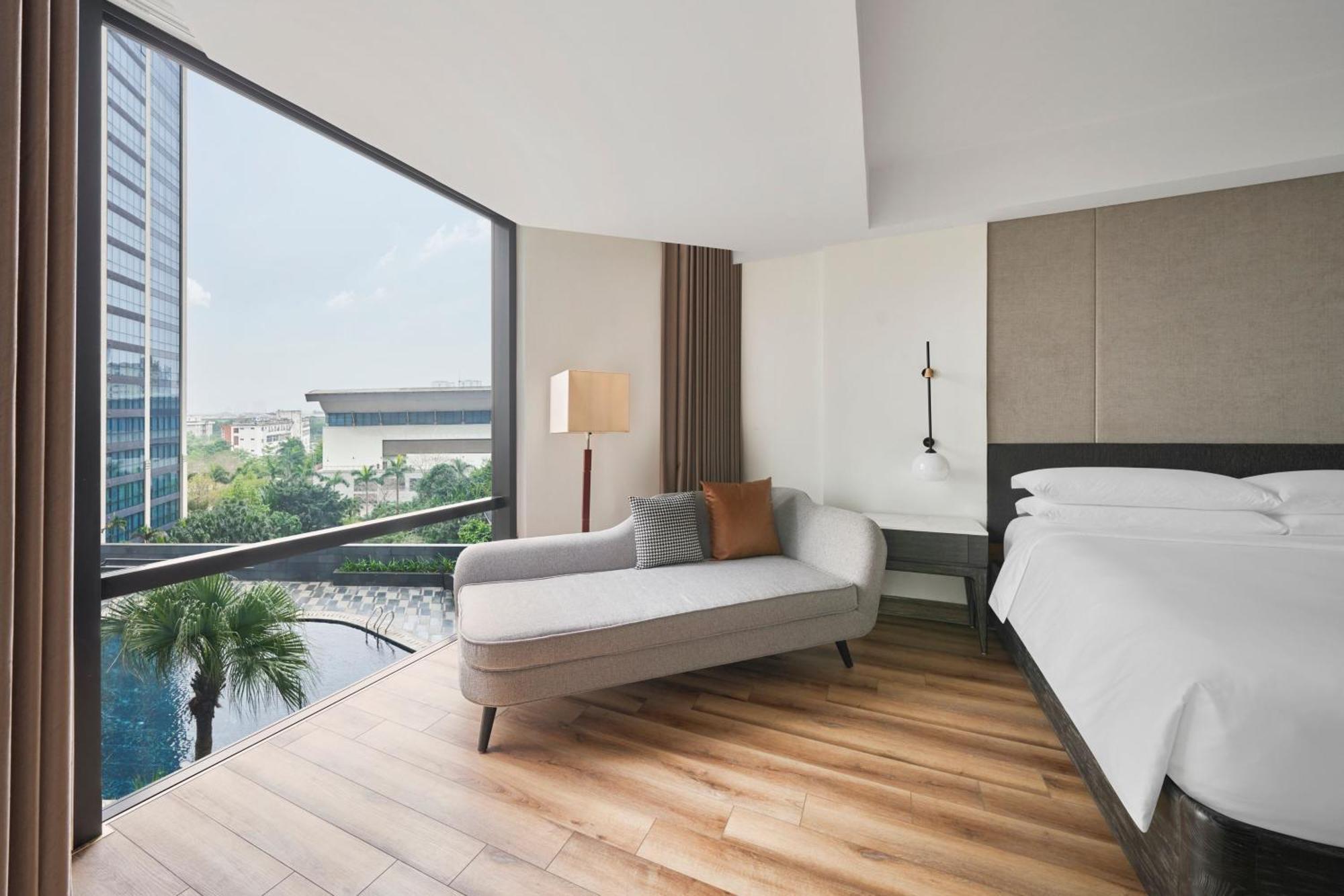 Hotel Sheraton West