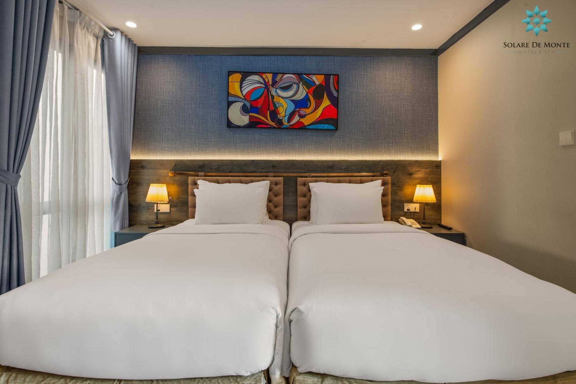 Khách sạn Khách Sạn&spa De Legend 4*