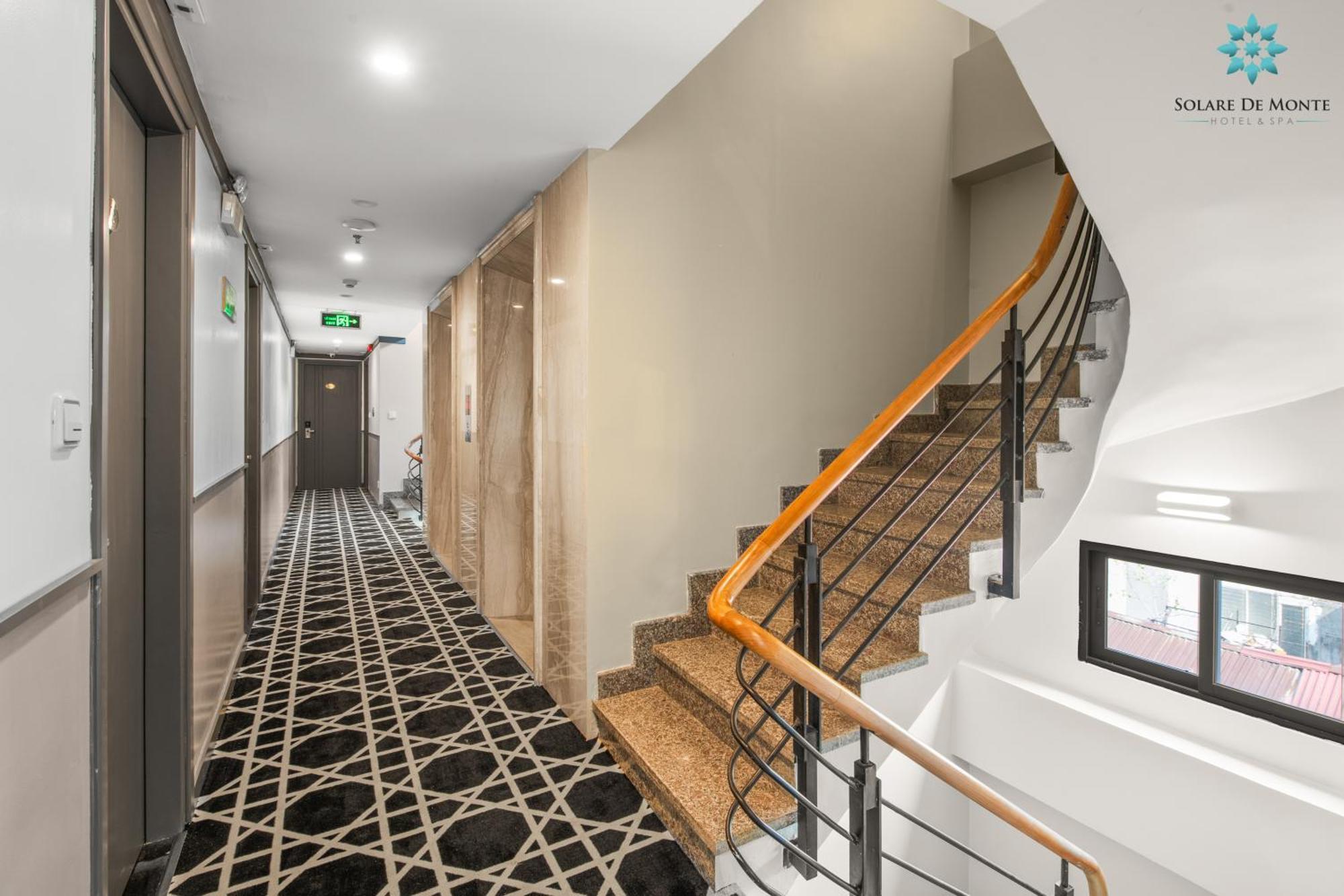 Khách sạn Khách Sạn&spa De Legend 4*